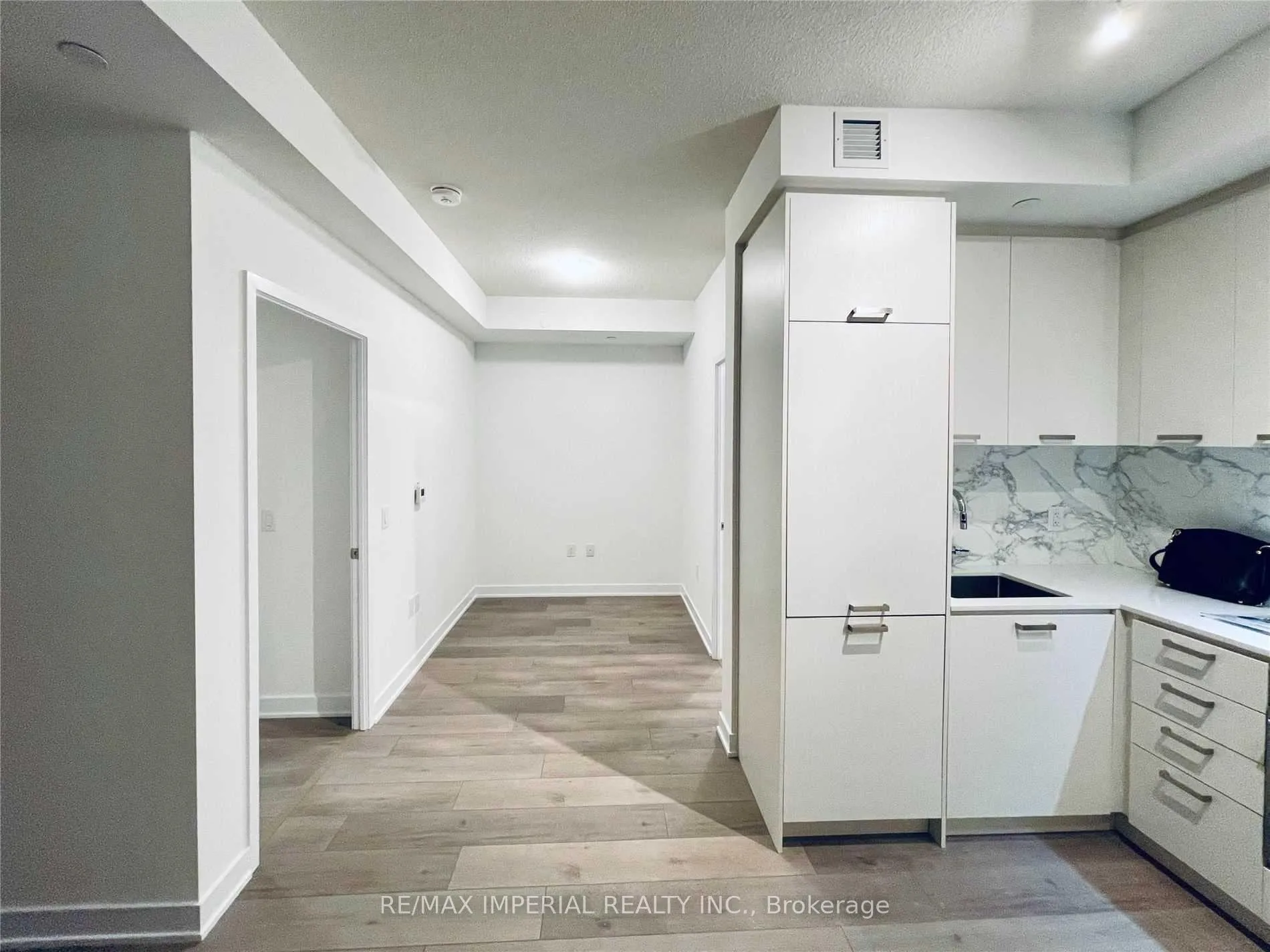 Photo 14 of Unit 806, 10 Honeycrisp Crescent, Vaughan, Vaughan Corporate Centre — HOMEH