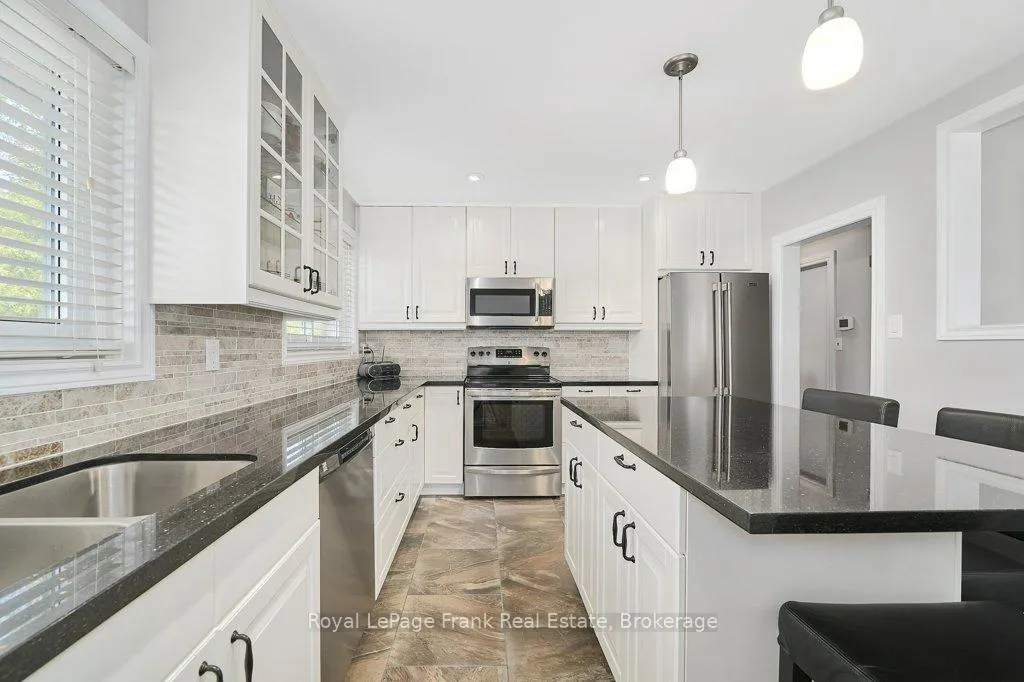 Photo 7 of 326 Marion Avenue, Oshawa, McLaughlin — HOMEH