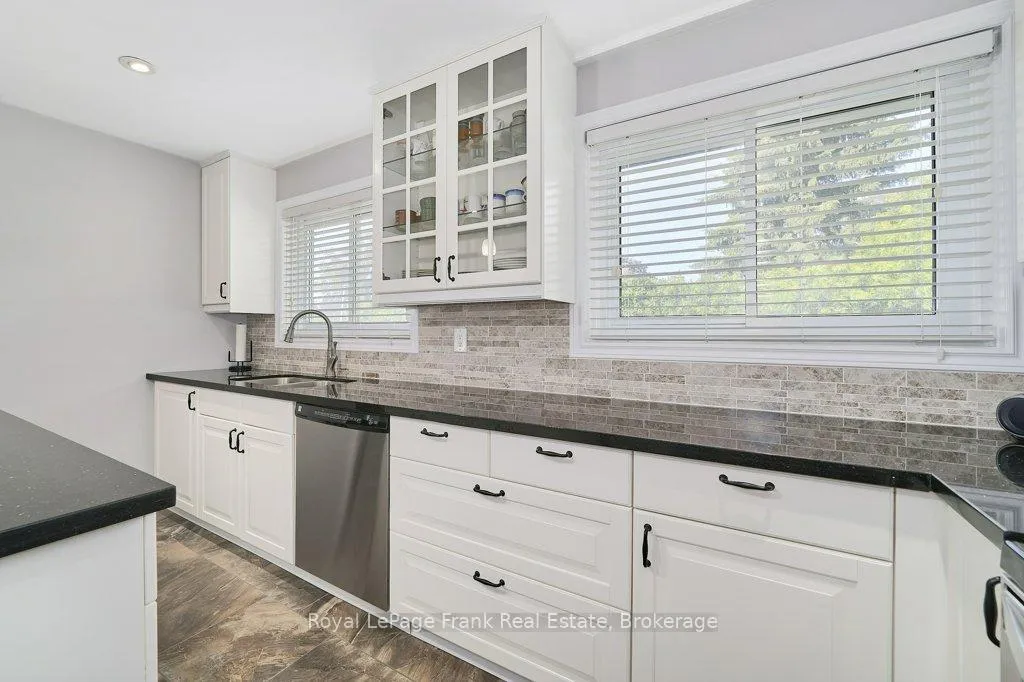 Photo 8 of 326 Marion Avenue, Oshawa, McLaughlin — HOMEH
