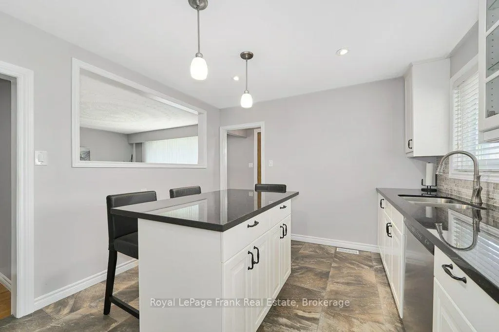 Photo 9 of 326 Marion Avenue, Oshawa, McLaughlin — HOMEH