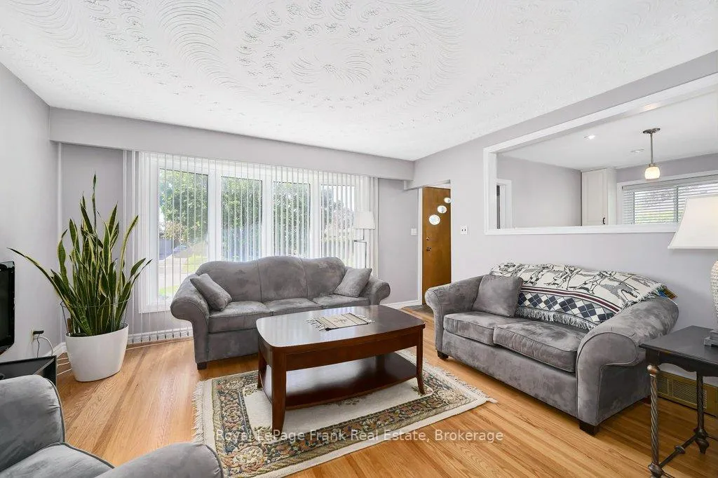 Photo 10 of 326 Marion Avenue, Oshawa, McLaughlin — HOMEH
