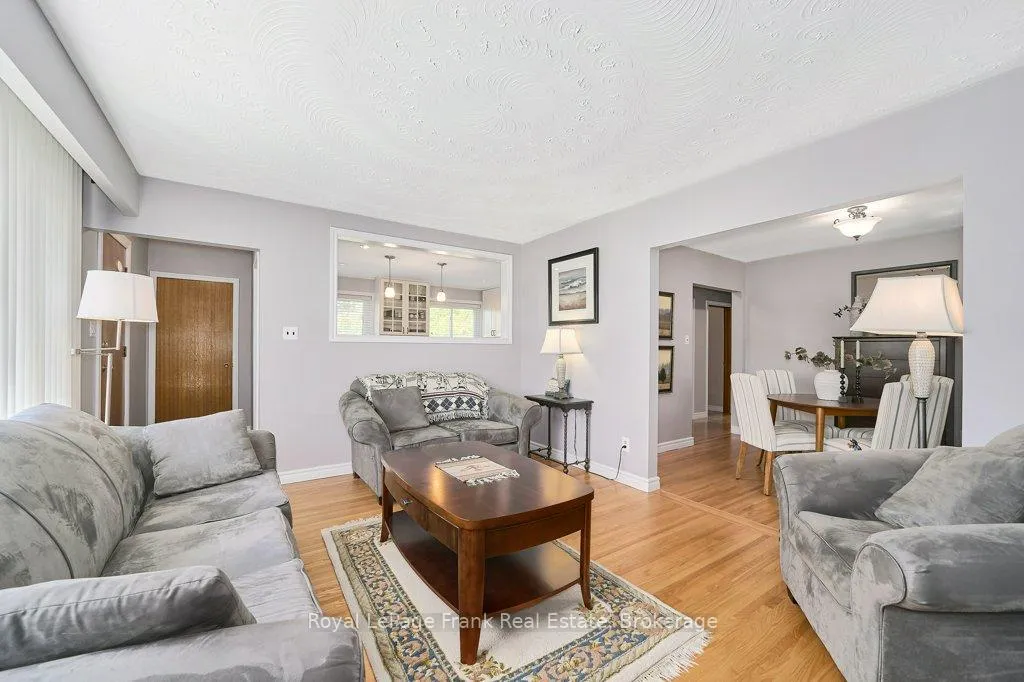Photo 11 of 326 Marion Avenue, Oshawa, McLaughlin — HOMEH