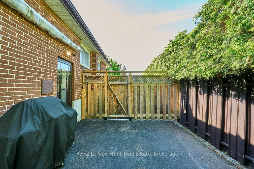 Photo 24 of 326 Marion Avenue, Oshawa, McLaughlin — HOMEH