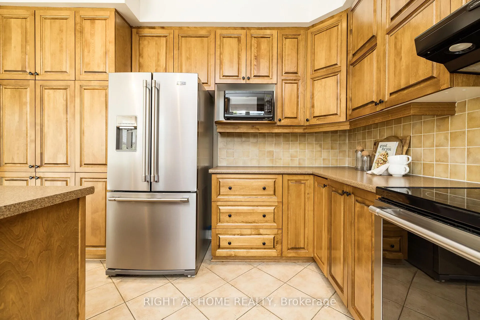 Photo 12 of 109 Coyote Crescent, Ottawa, Stittsville (South) — HOMEH