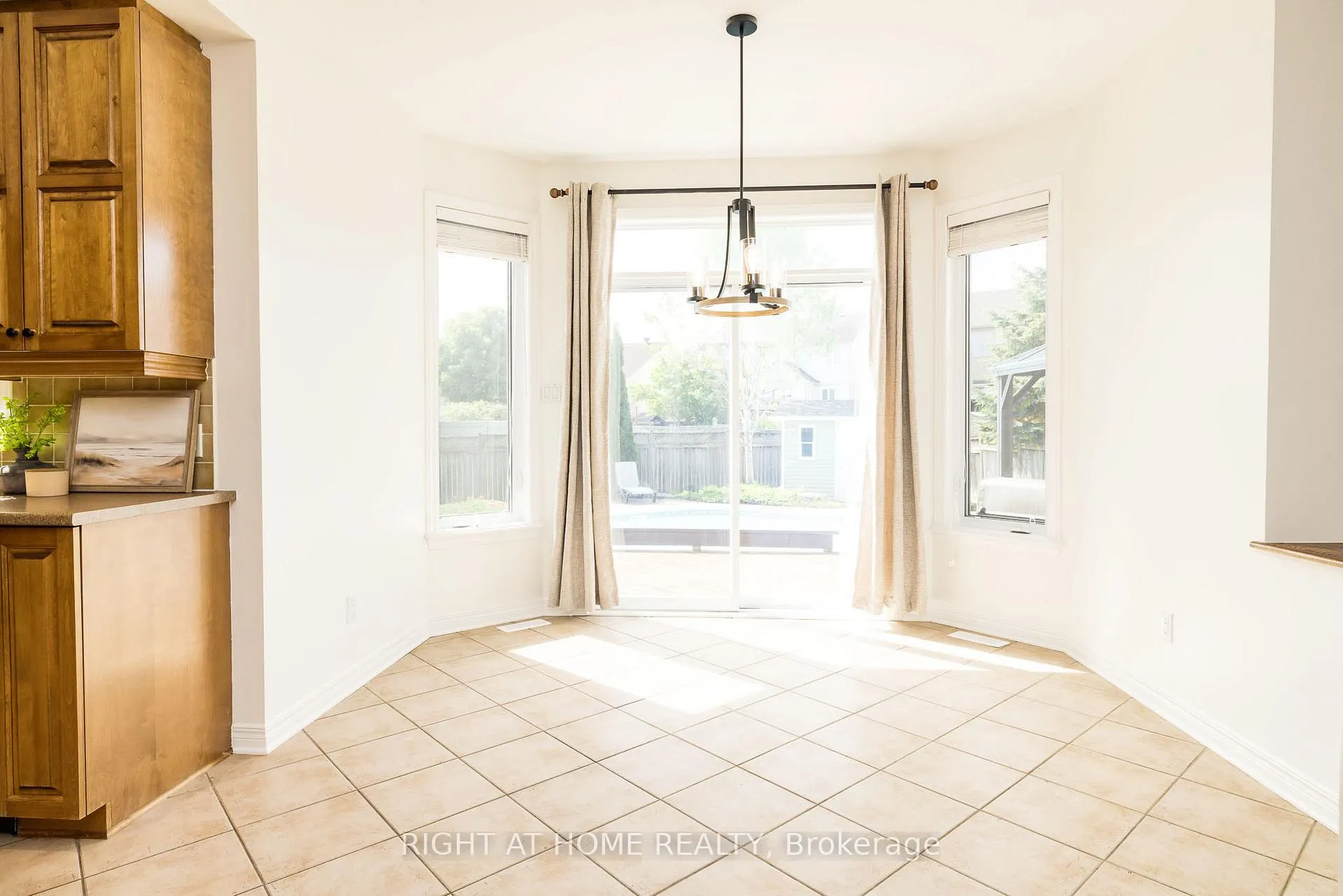 Photo 13 of 109 Coyote Crescent, Ottawa, Stittsville (South) — HOMEH