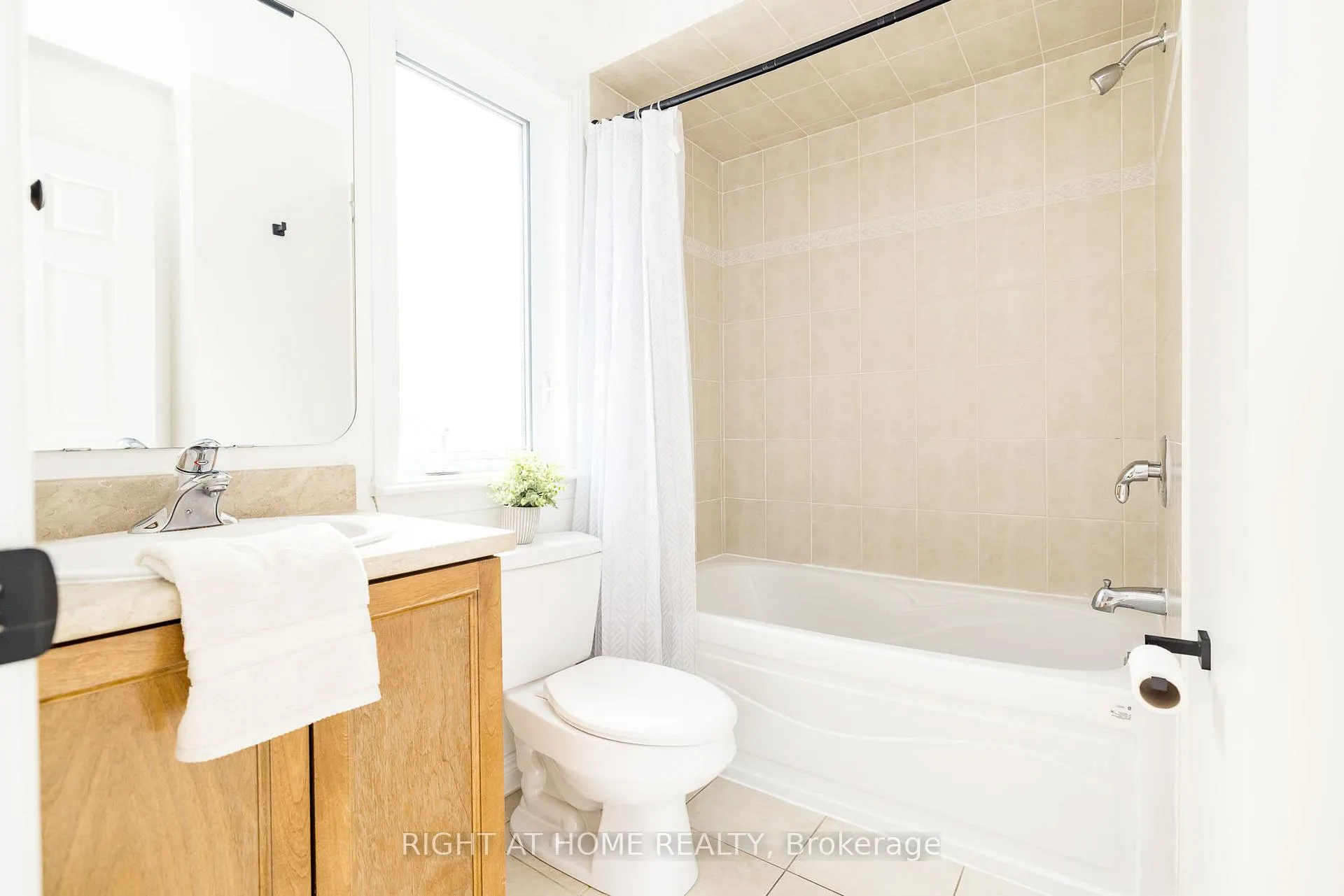 Photo 33 of 109 Coyote Crescent, Ottawa, Stittsville (South) — HOMEH