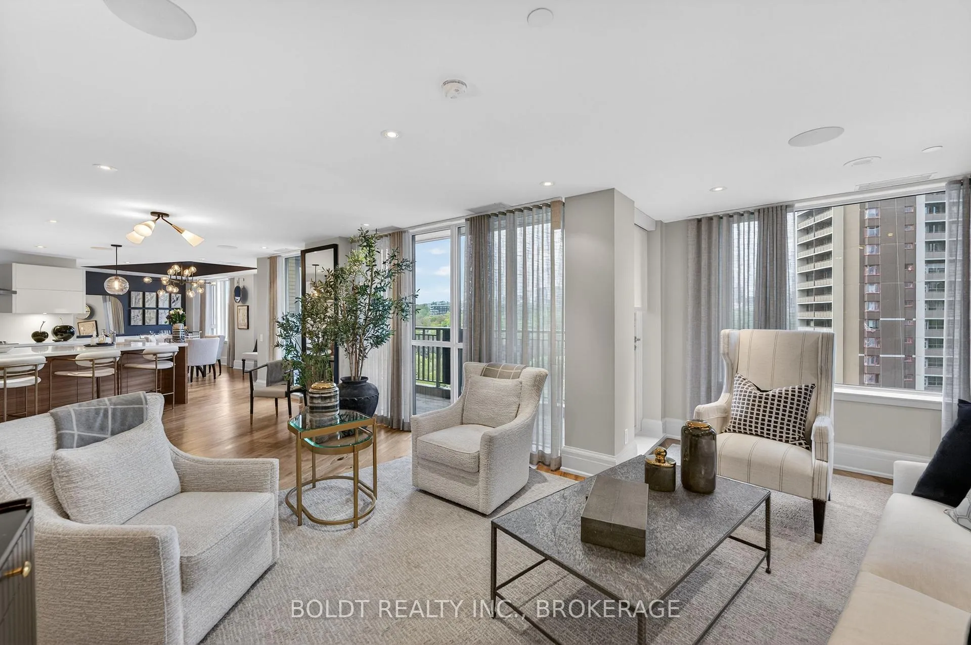 Photo 5 of Unit 702, 181 Davenport Road, Toronto, The Annex — HOMEH