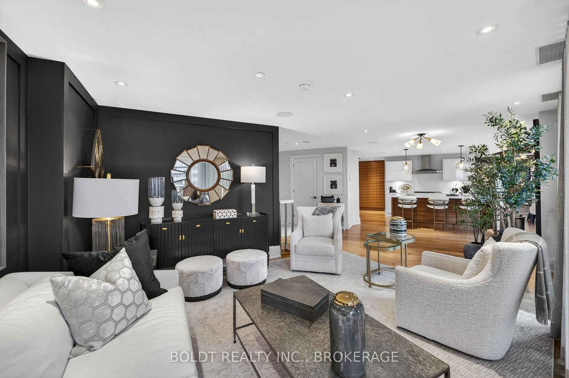 Photo 8 of Unit 702, 181 Davenport Road, Toronto, The Annex — HOMEH