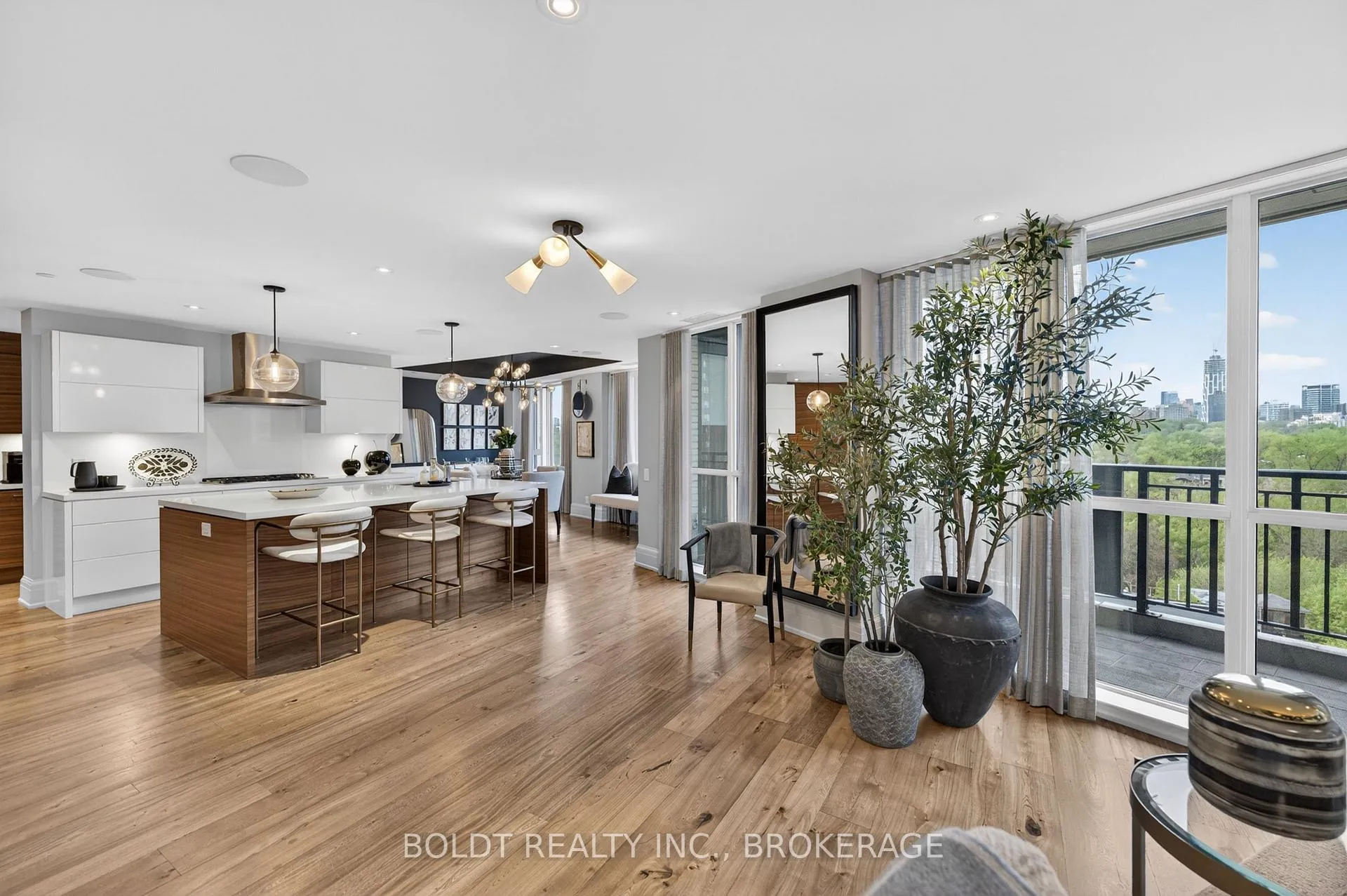 Photo 10 of Unit 702, 181 Davenport Road, Toronto, The Annex — HOMEH