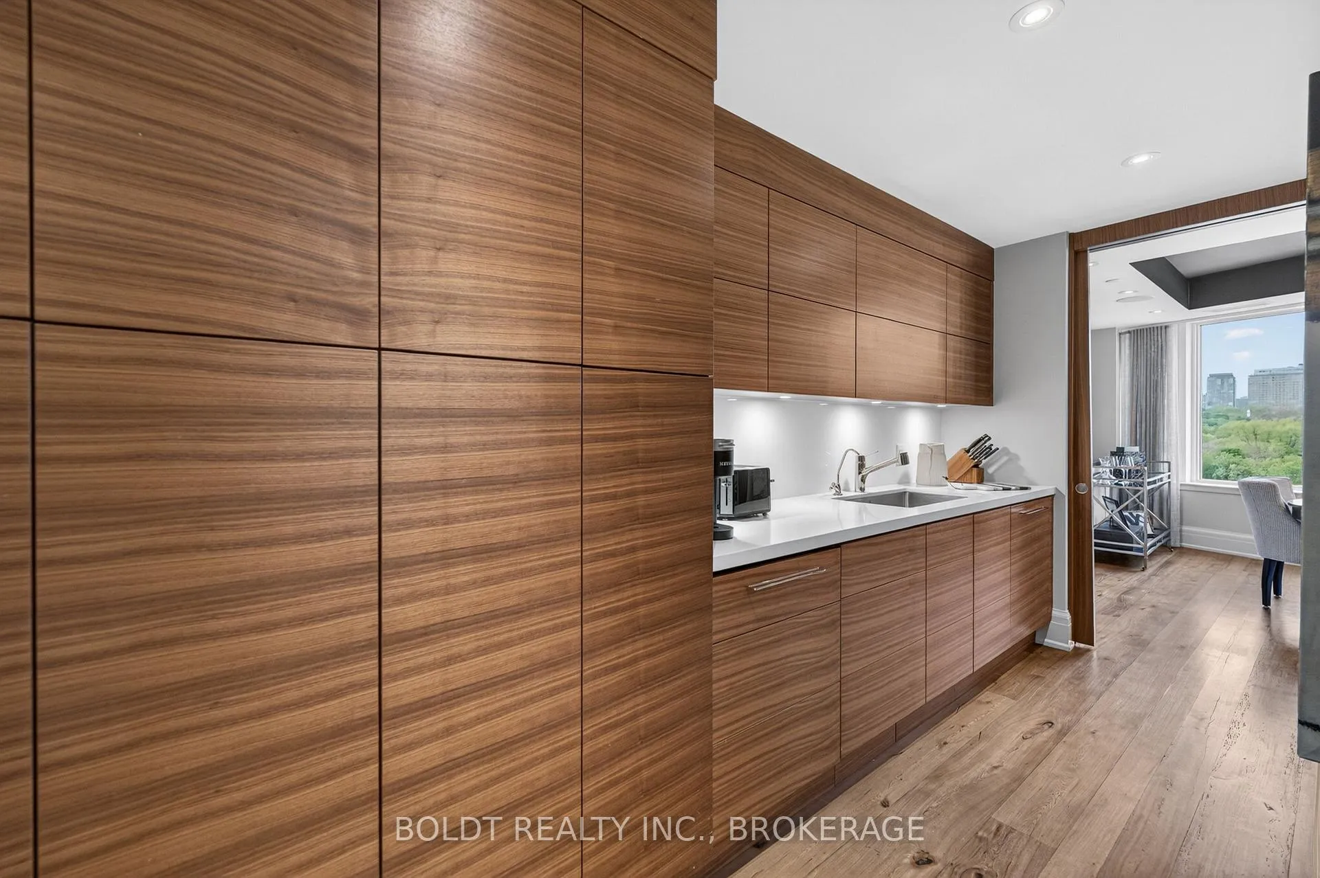 Photo 14 of Unit 702, 181 Davenport Road, Toronto, The Annex — HOMEH