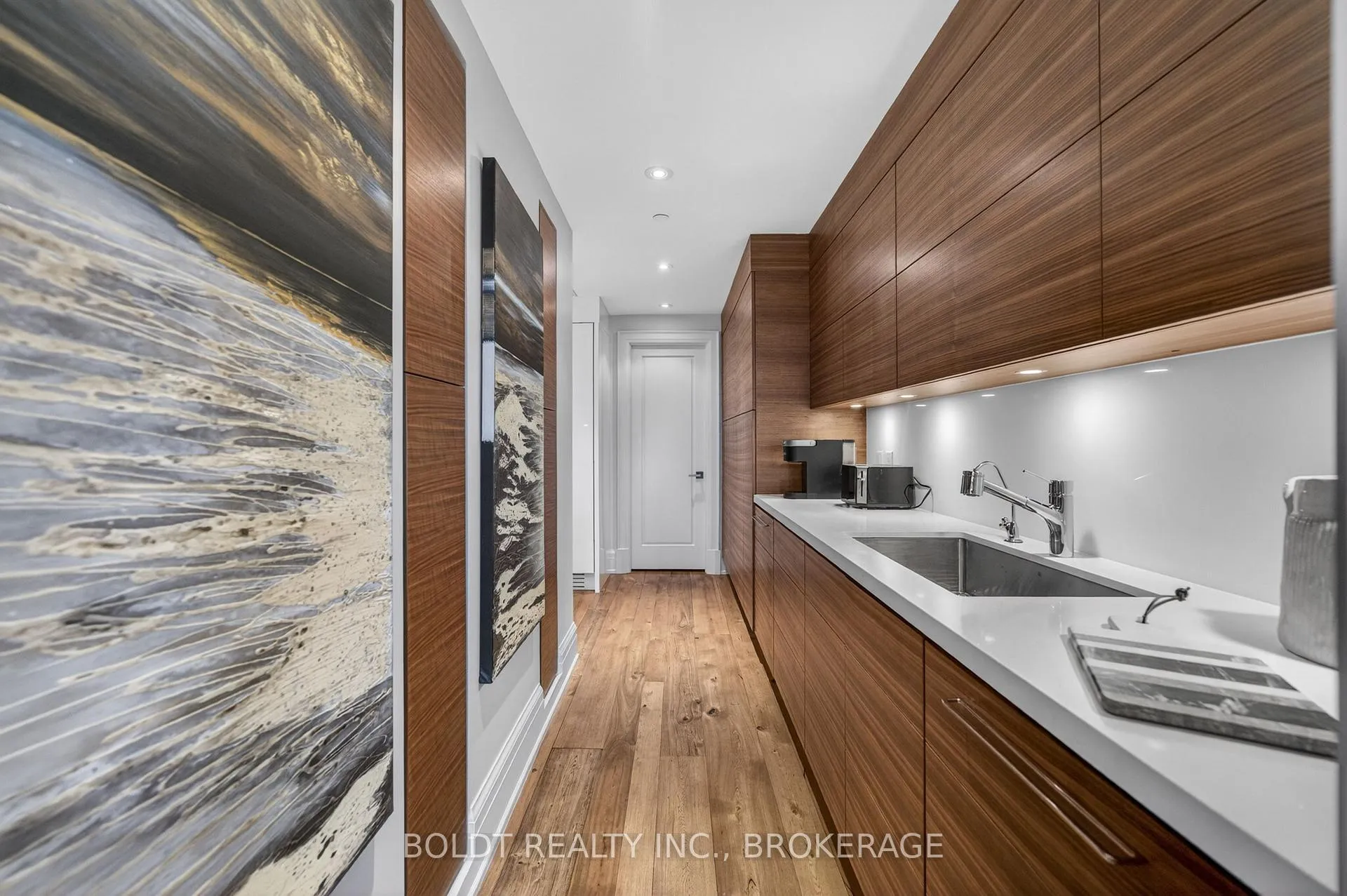 Photo 15 of Unit 702, 181 Davenport Road, Toronto, The Annex — HOMEH