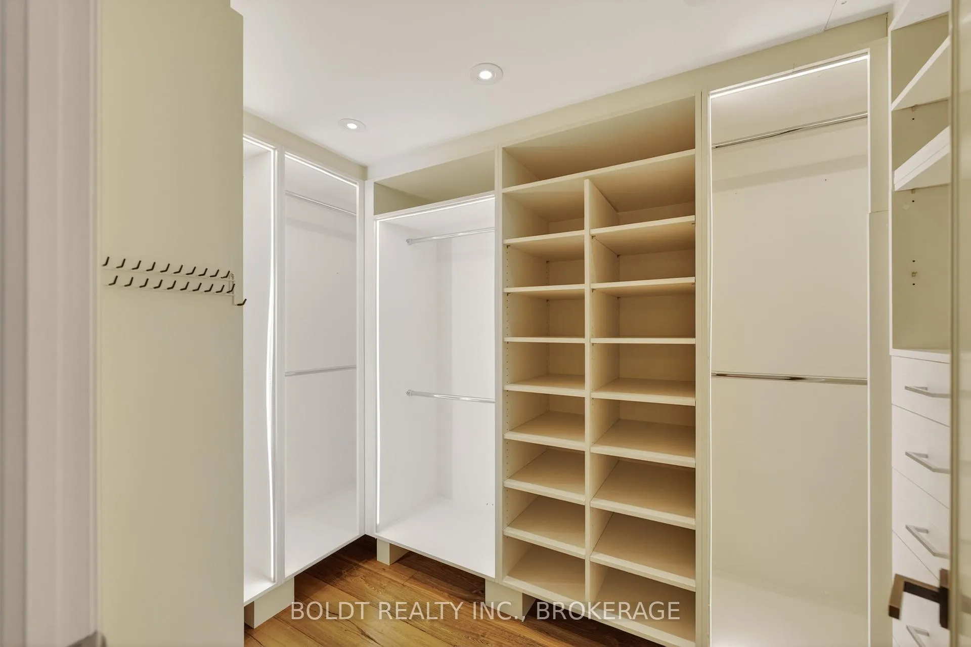 Photo 37 of Unit 702, 181 Davenport Road, Toronto, The Annex — HOMEH