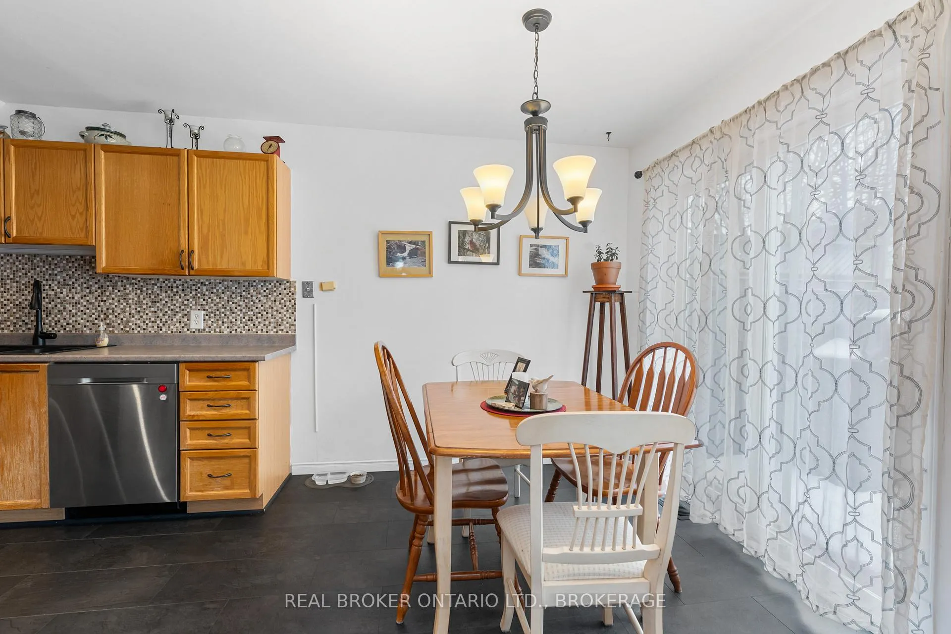 Photo 10 of 264 Ellesmeer Avenue, Kingston, City Northwest — HOMEH