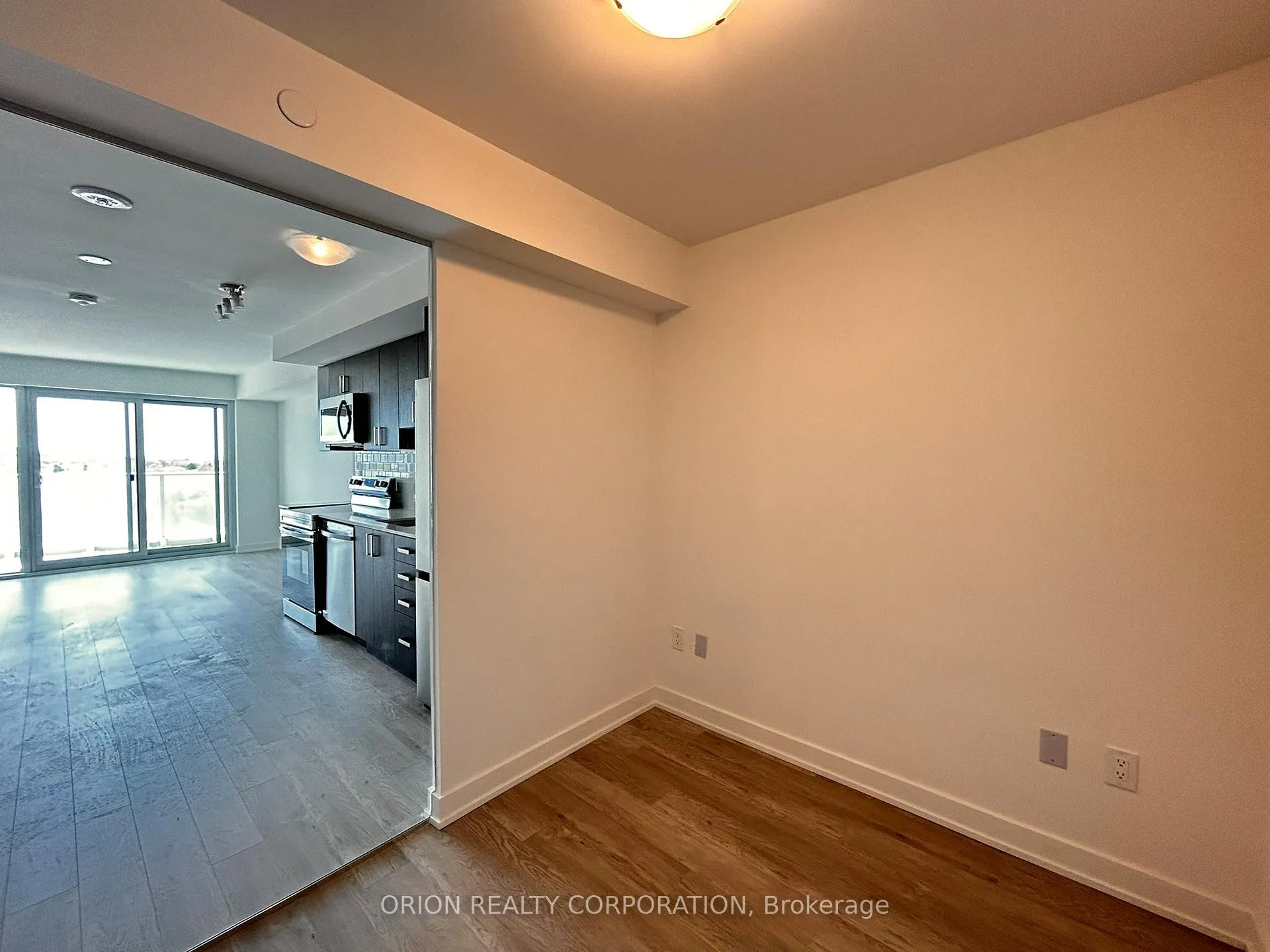 Photo 5 of Unit 706, 1010 Sandy Beach Road, Pickering, Bay Ridges — HOMEH