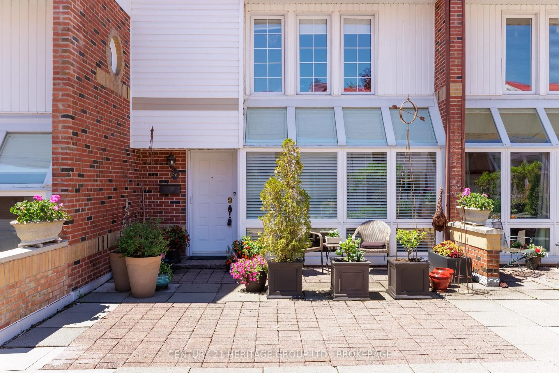 Photo 2 of Unit 36, 1 Place D'armes, Kingston, East of Sir John A. Blvd — HOMEH