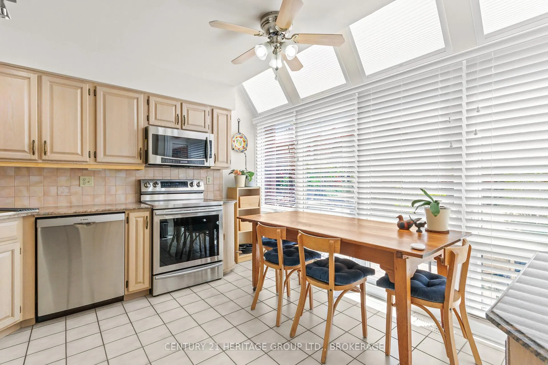 Photo 5 of Unit 36, 1 Place D'armes, Kingston, East of Sir John A. Blvd — HOMEH