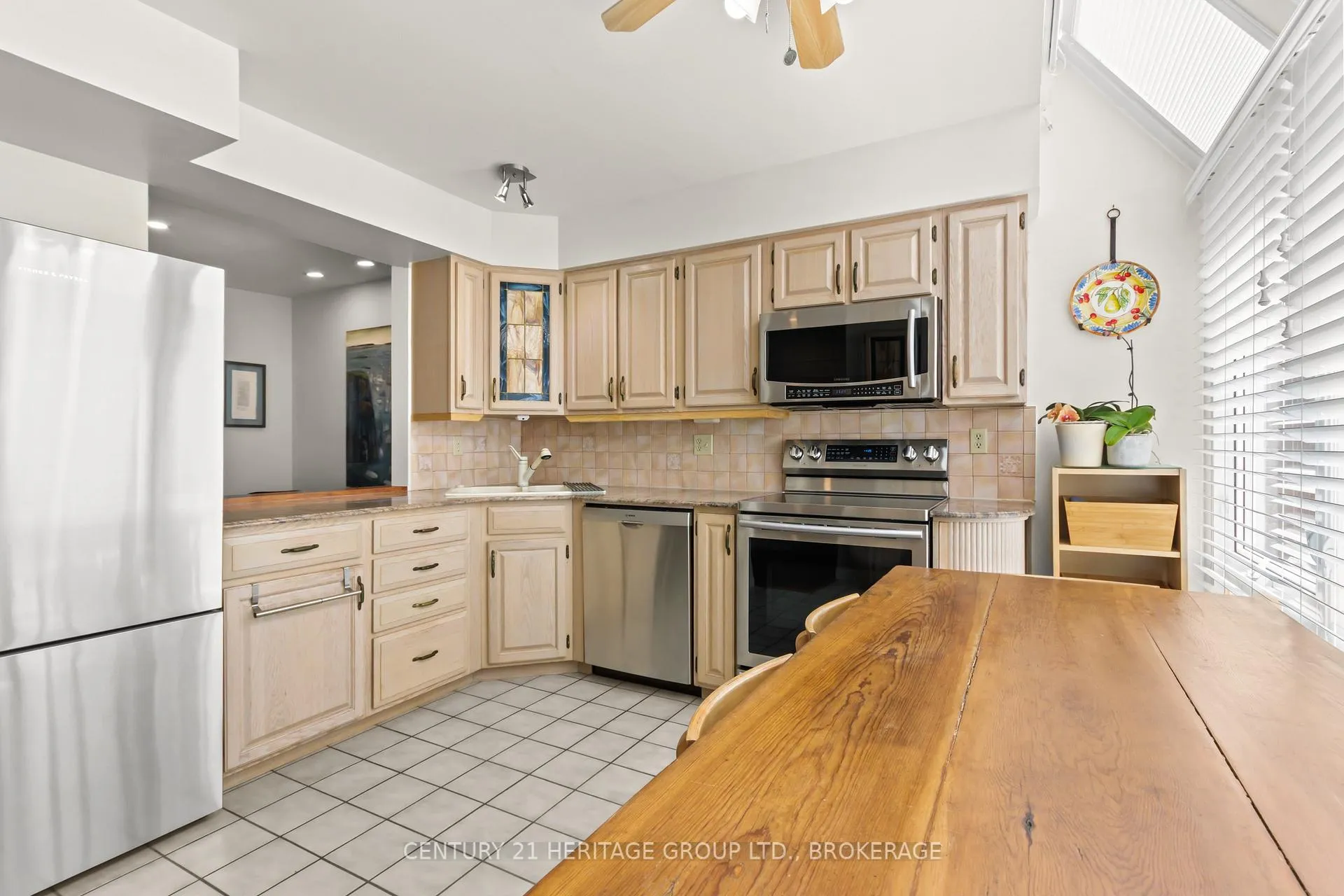Photo 6 of Unit 36, 1 Place D'armes, Kingston, East of Sir John A. Blvd — HOMEH