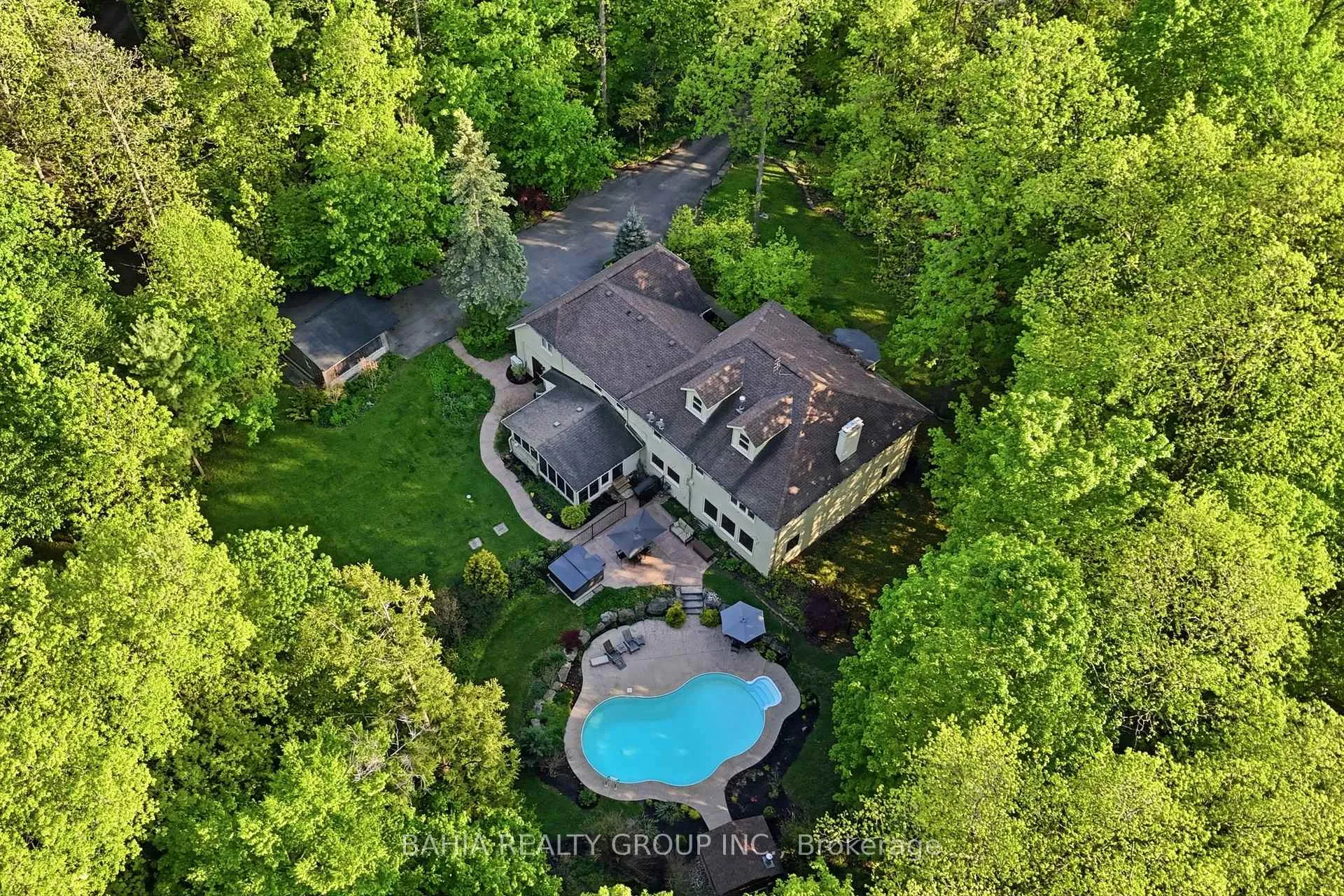 Front of 8663 Wood Close