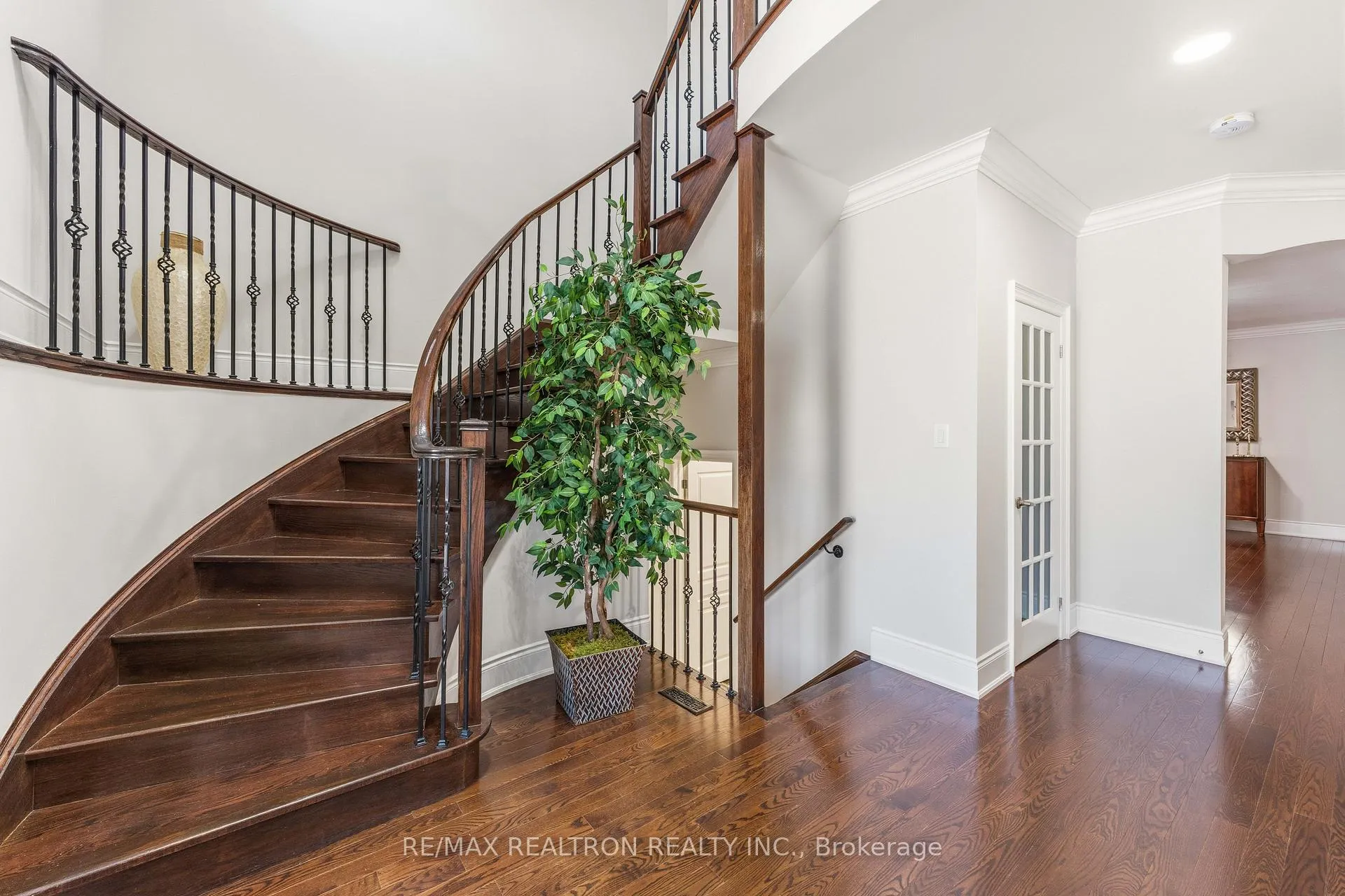 Photo 7 of 103 Sir Stevens Drive, Vaughan, Patterson — HOMEH