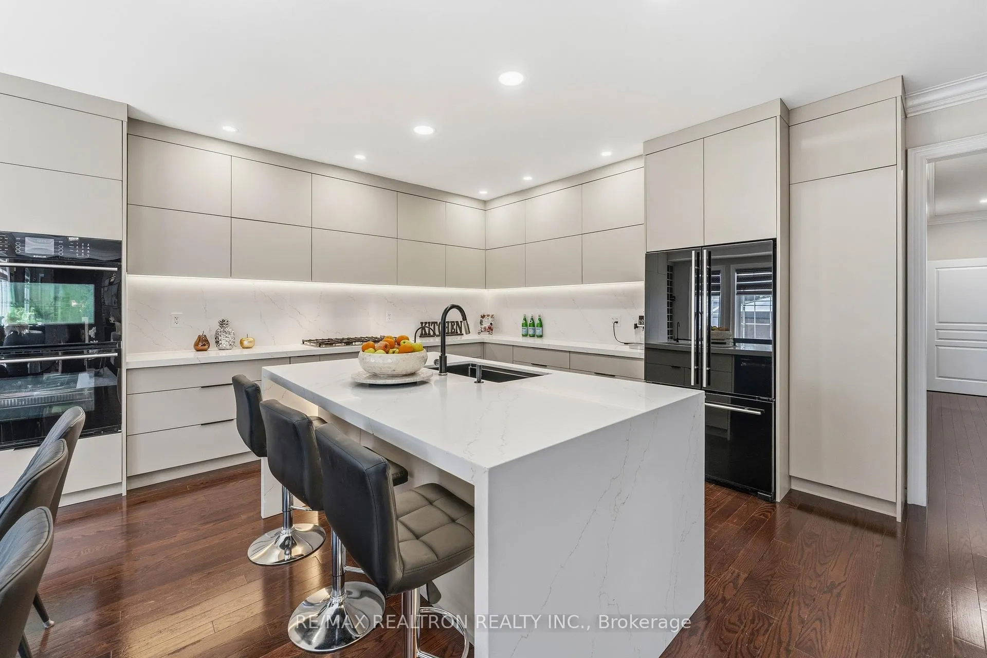 Photo 14 of 103 Sir Stevens Drive, Vaughan, Patterson — HOMEH