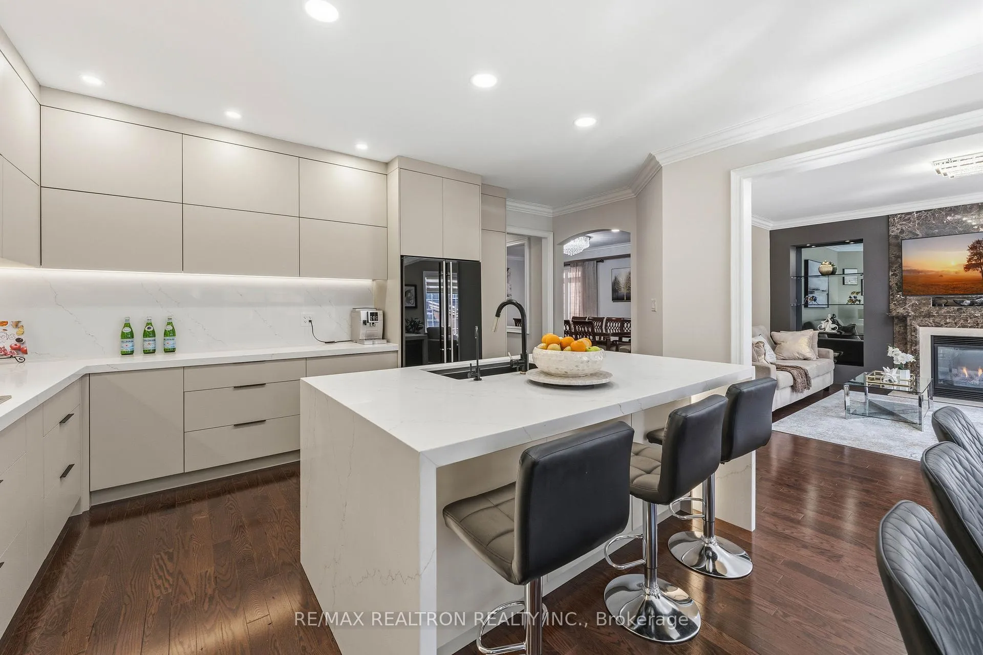 Photo 15 of 103 Sir Stevens Drive, Vaughan, Patterson — HOMEH