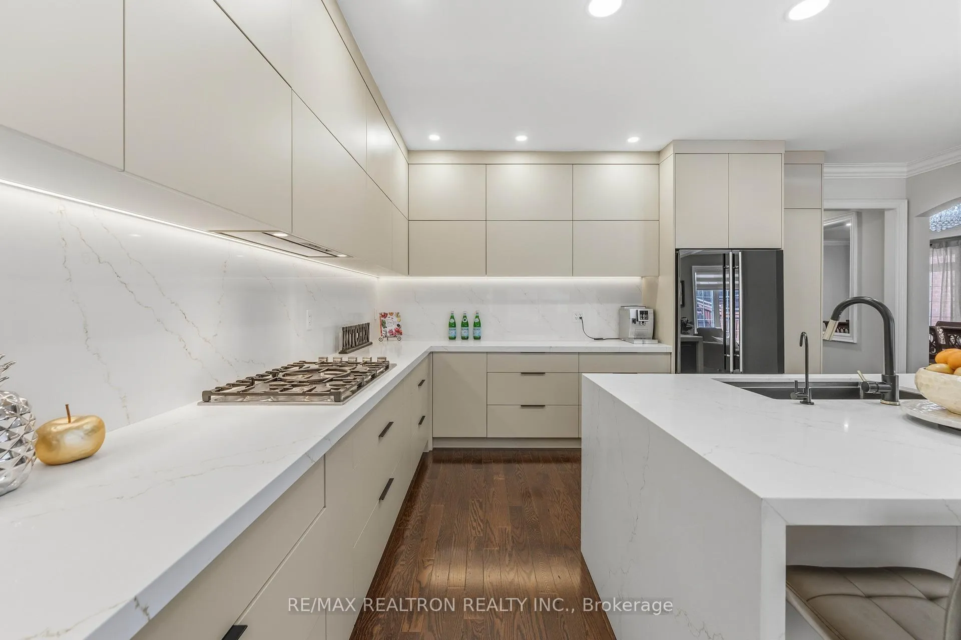 Photo 16 of 103 Sir Stevens Drive, Vaughan, Patterson — HOMEH