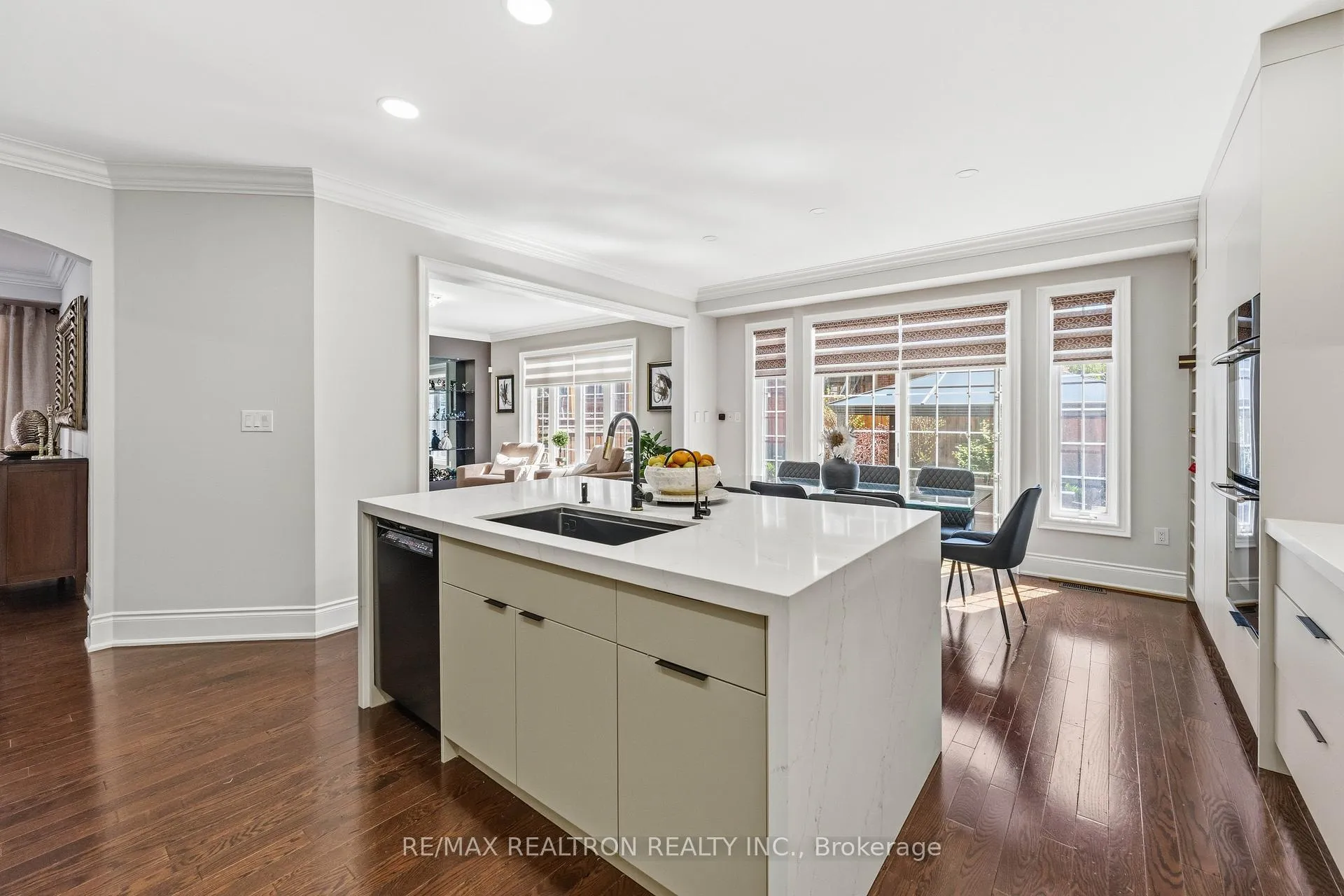 Photo 17 of 103 Sir Stevens Drive, Vaughan, Patterson — HOMEH