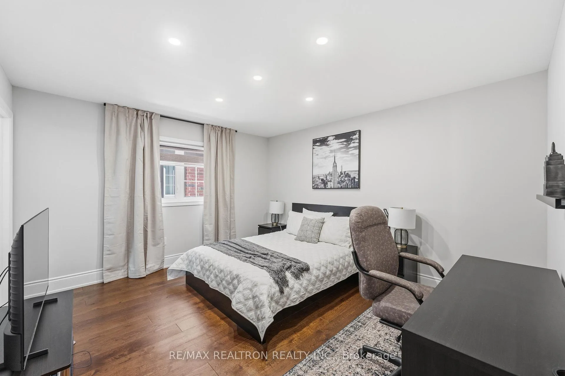 Photo 32 of 103 Sir Stevens Drive, Vaughan, Patterson — HOMEH