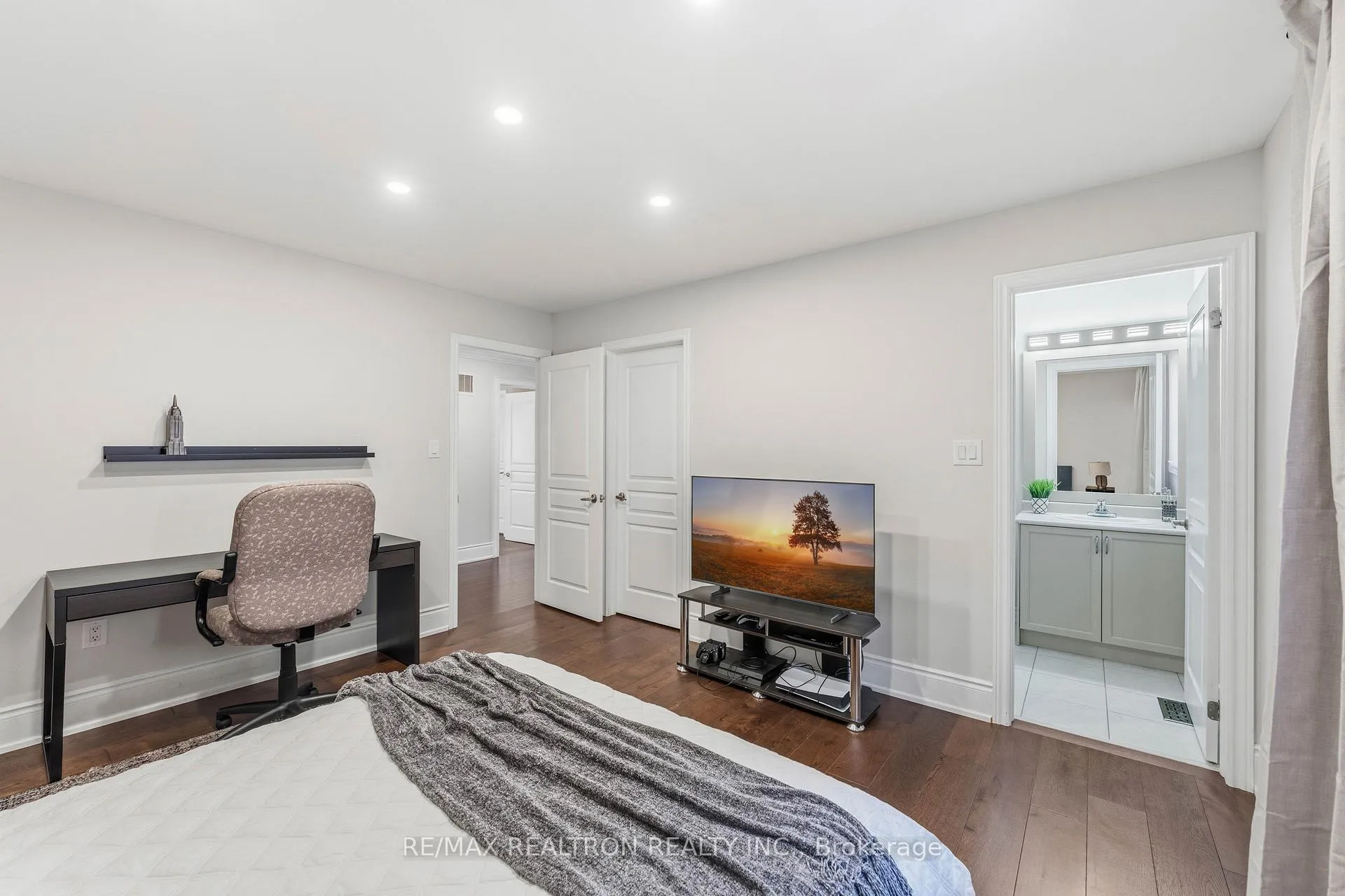 Photo 34 of 103 Sir Stevens Drive, Vaughan, Patterson — HOMEH