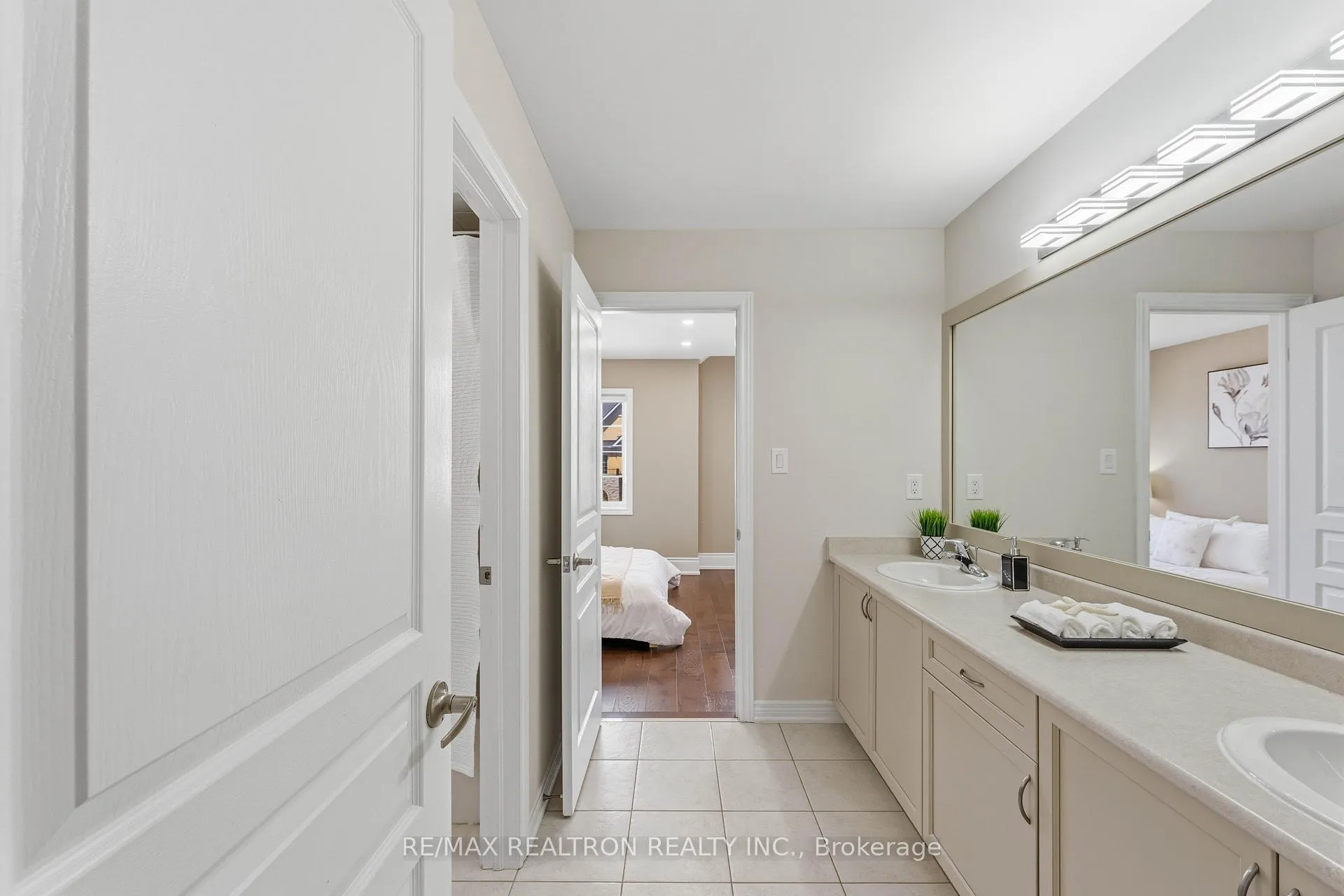 Photo 39 of 103 Sir Stevens Drive, Vaughan, Patterson — HOMEH