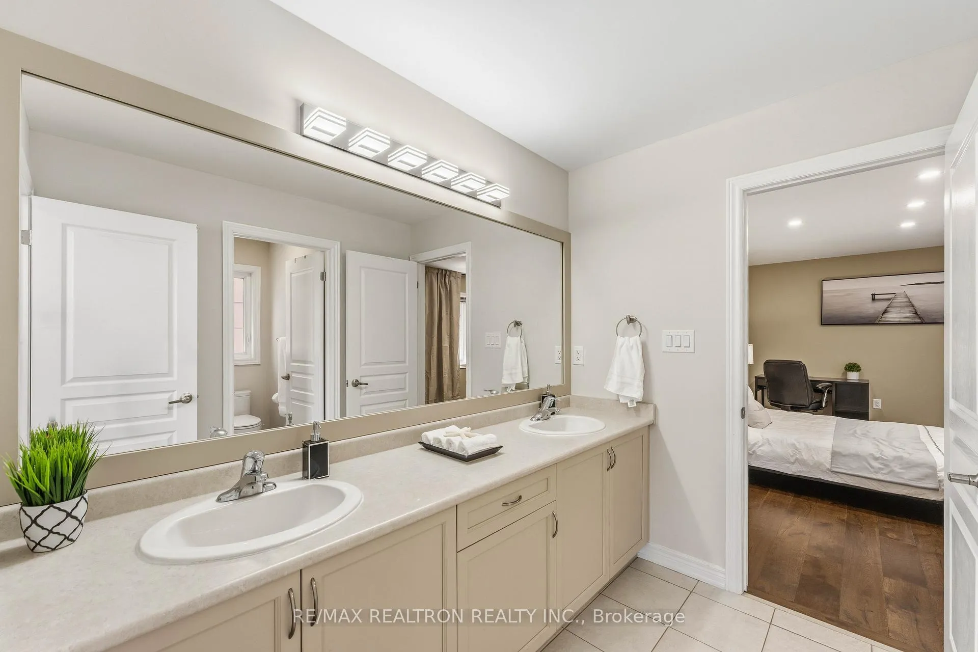 Photo 40 of 103 Sir Stevens Drive, Vaughan, Patterson — HOMEH