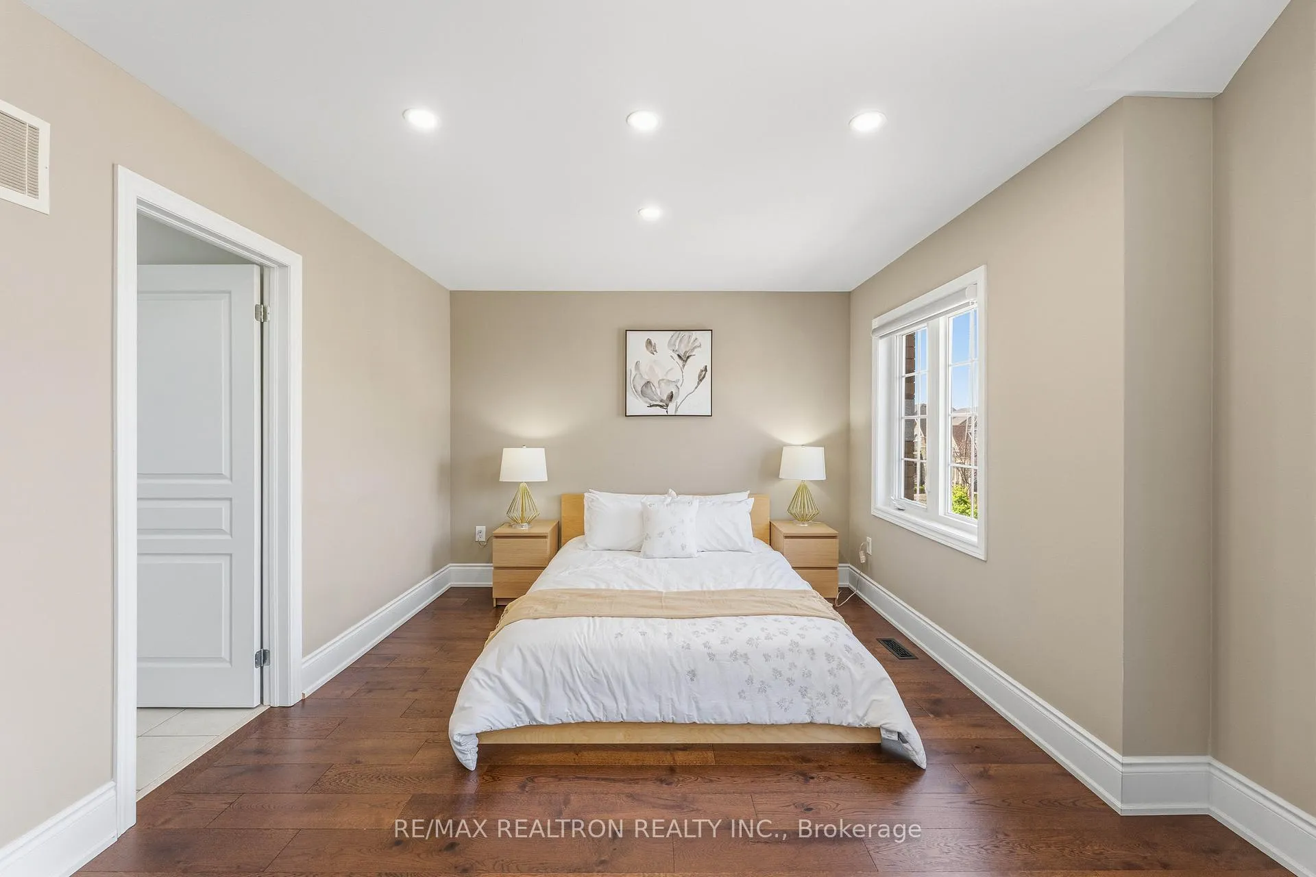 Photo 42 of 103 Sir Stevens Drive, Vaughan, Patterson — HOMEH