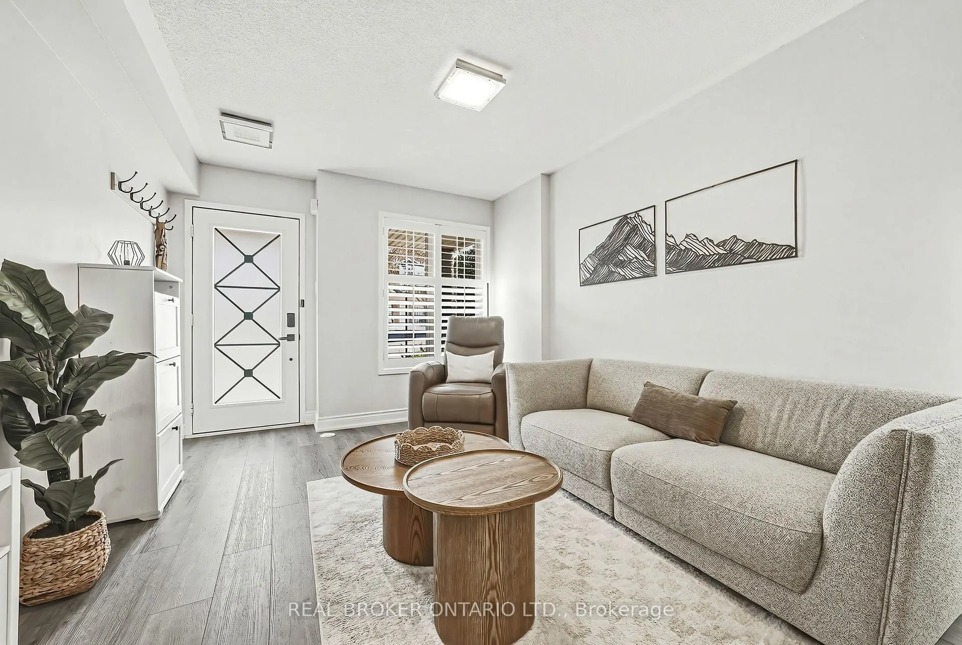 Photo 4 of 2259 Seton Crescent, Burlington, Orchard — HOMEH