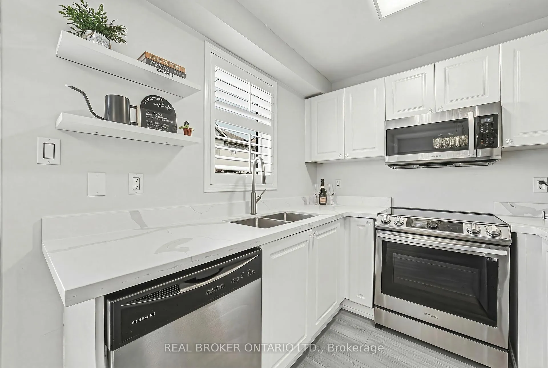 Photo 10 of 2259 Seton Crescent, Burlington, Orchard — HOMEH