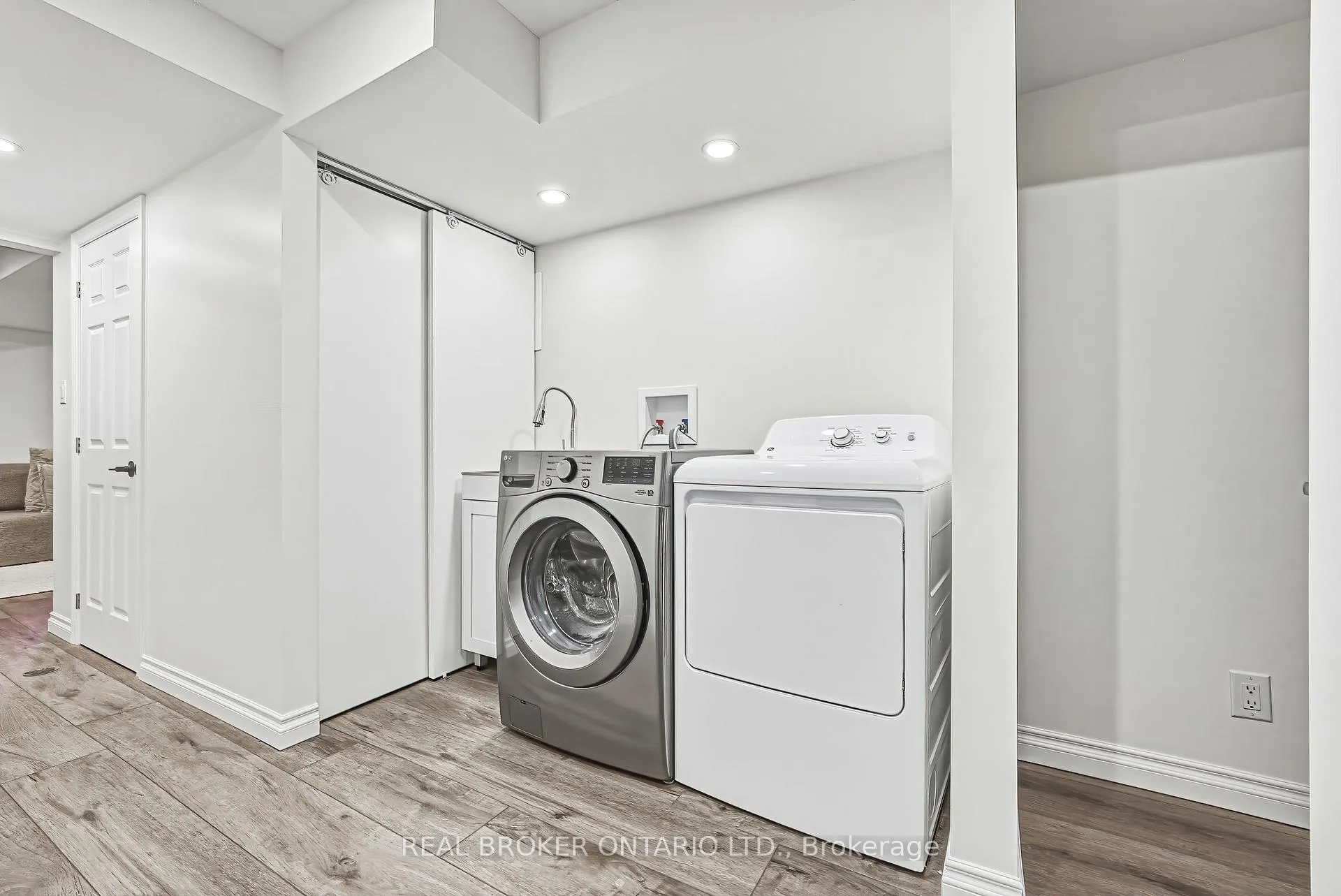 Photo 17 of 2259 Seton Crescent, Burlington, Orchard — HOMEH