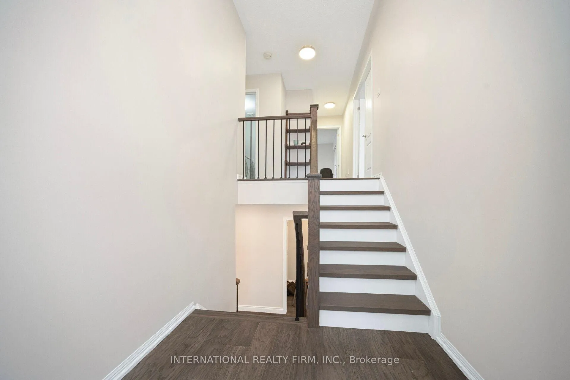 Photo 10 of 563 Hood Terrace, Milton, Coates — HOMEH