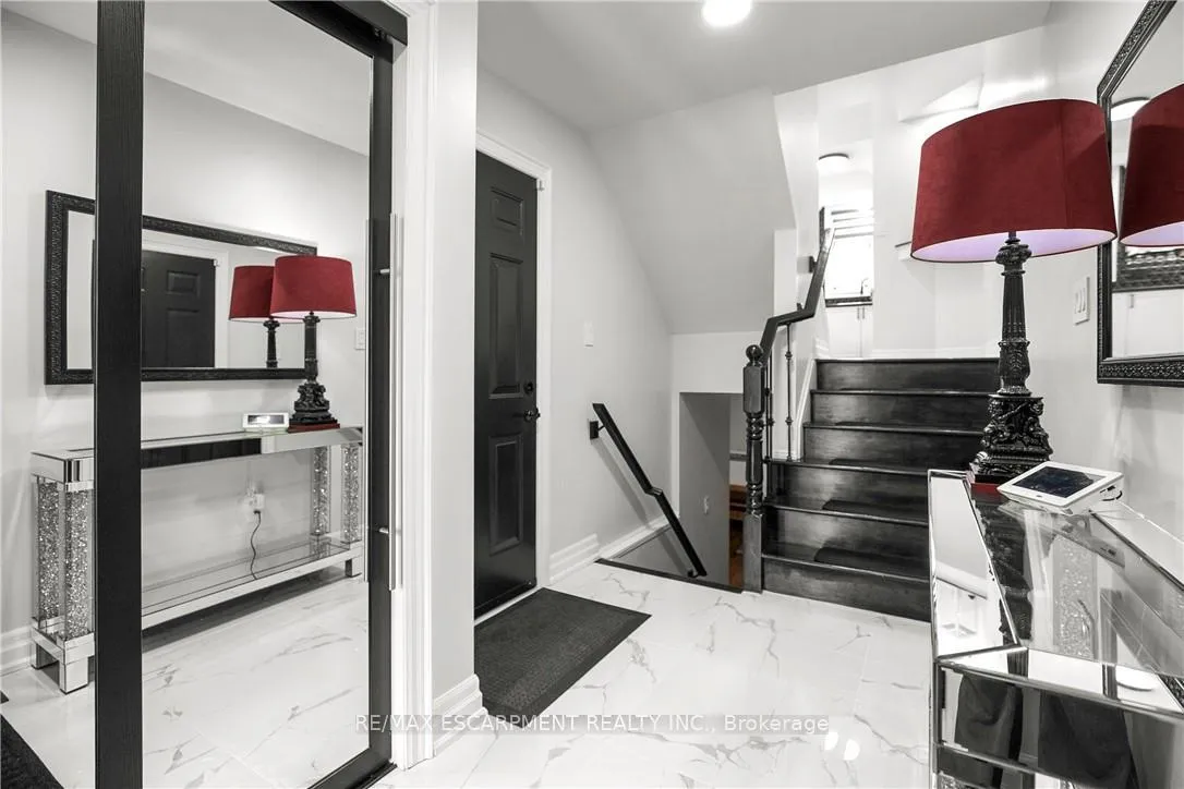 Photo 3 of Unit 16, 876 Golf Links Road, Hamilton, Meadowlands — HOMEH