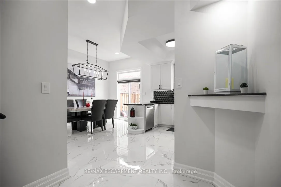 Photo 5 of Unit 16, 876 Golf Links Road, Hamilton, Meadowlands — HOMEH