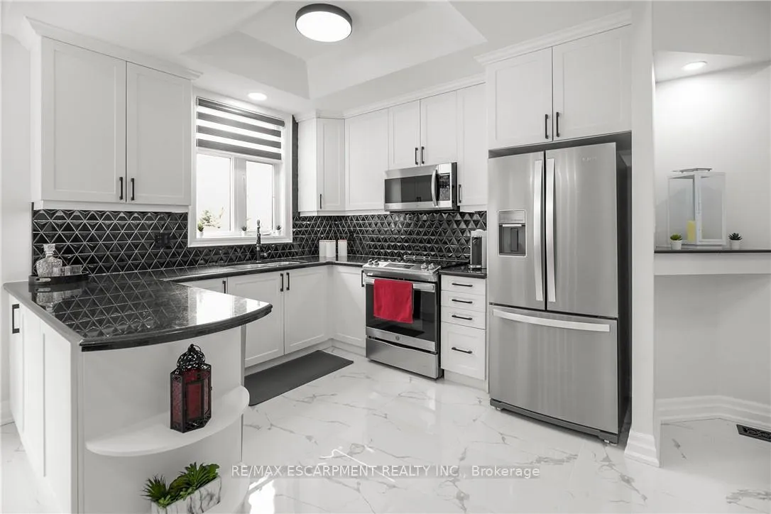 Photo 10 of Unit 16, 876 Golf Links Road, Hamilton, Meadowlands — HOMEH