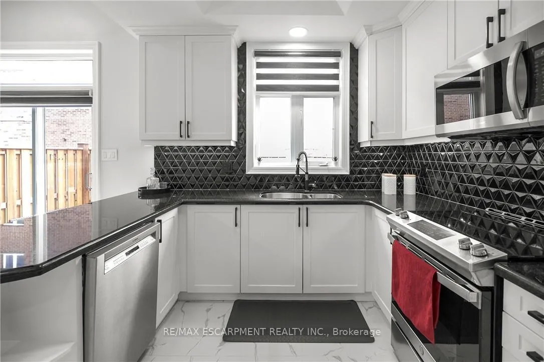 Photo 11 of Unit 16, 876 Golf Links Road, Hamilton, Meadowlands — HOMEH