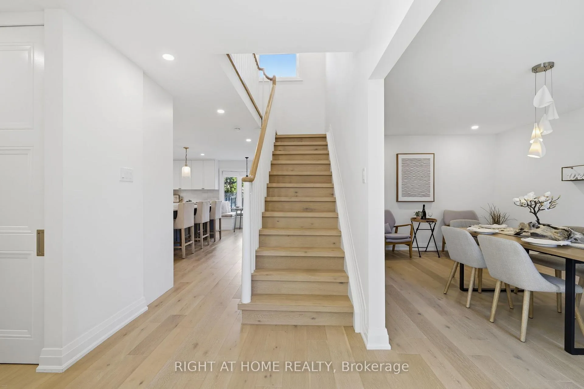 Photo 4 of 527 Beech Street E, Whitby, Pringle Creek — HOMEH