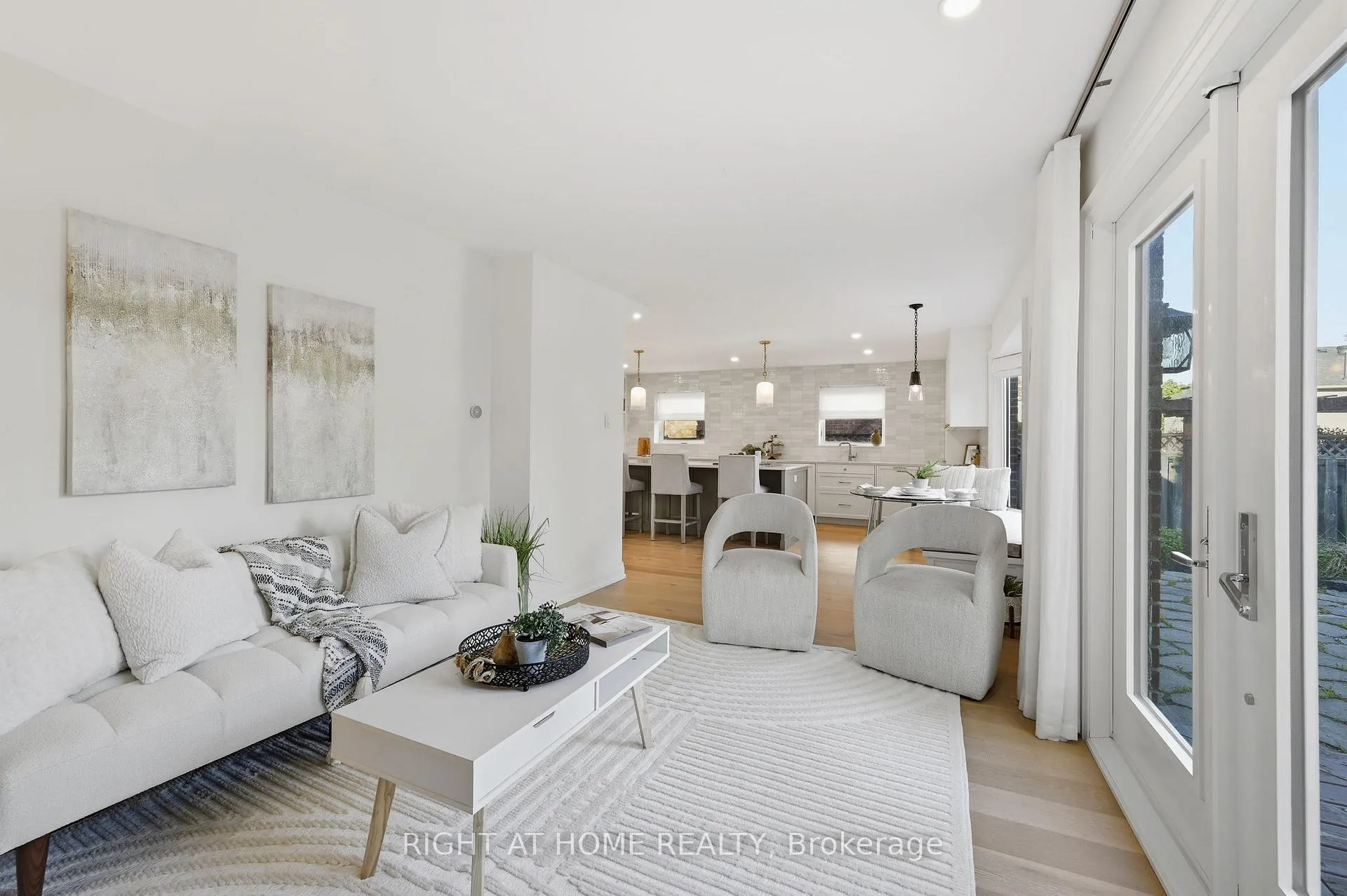 Photo 12 of 527 Beech Street E, Whitby, Pringle Creek — HOMEH