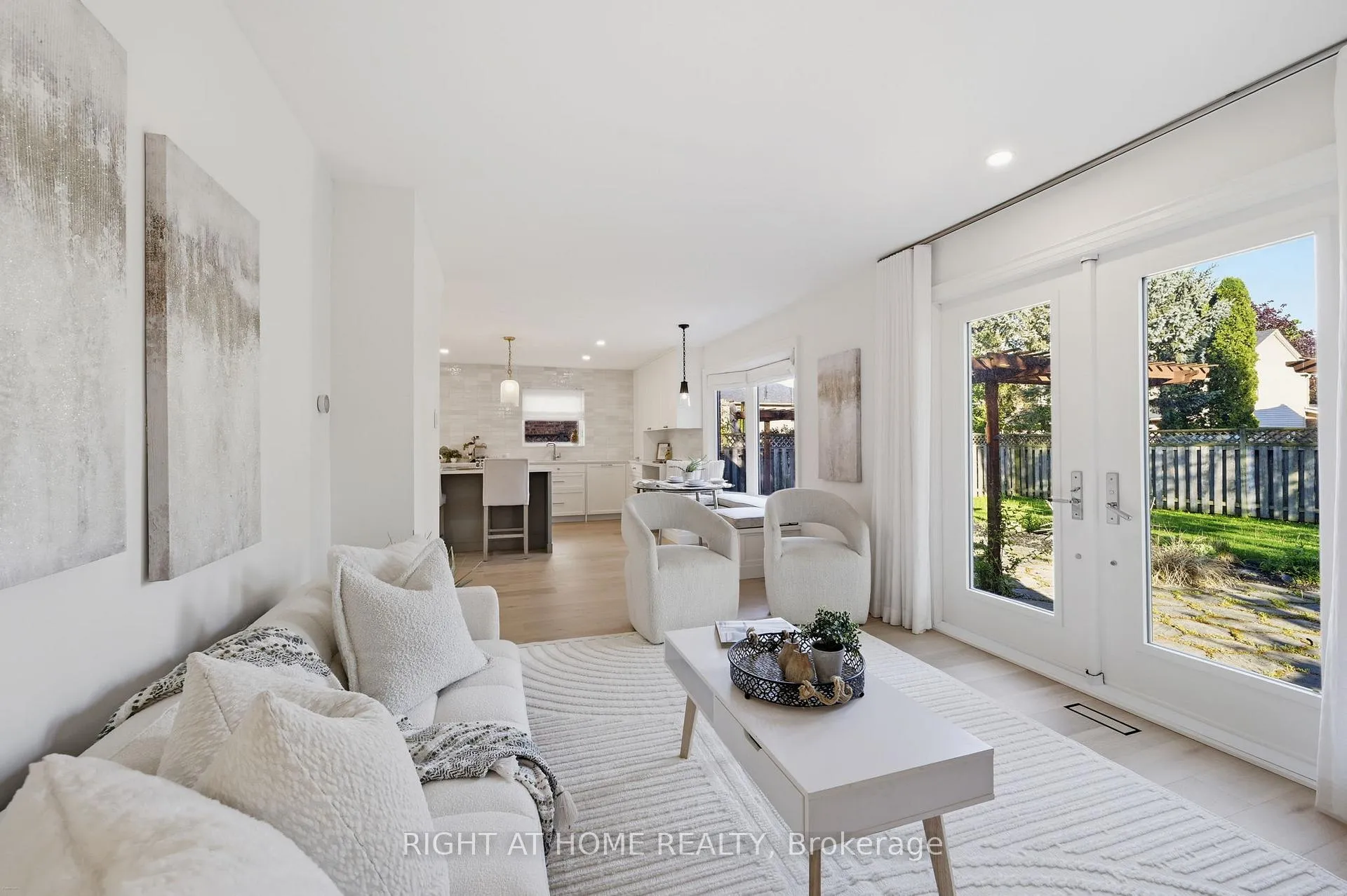 Photo 13 of 527 Beech Street E, Whitby, Pringle Creek — HOMEH