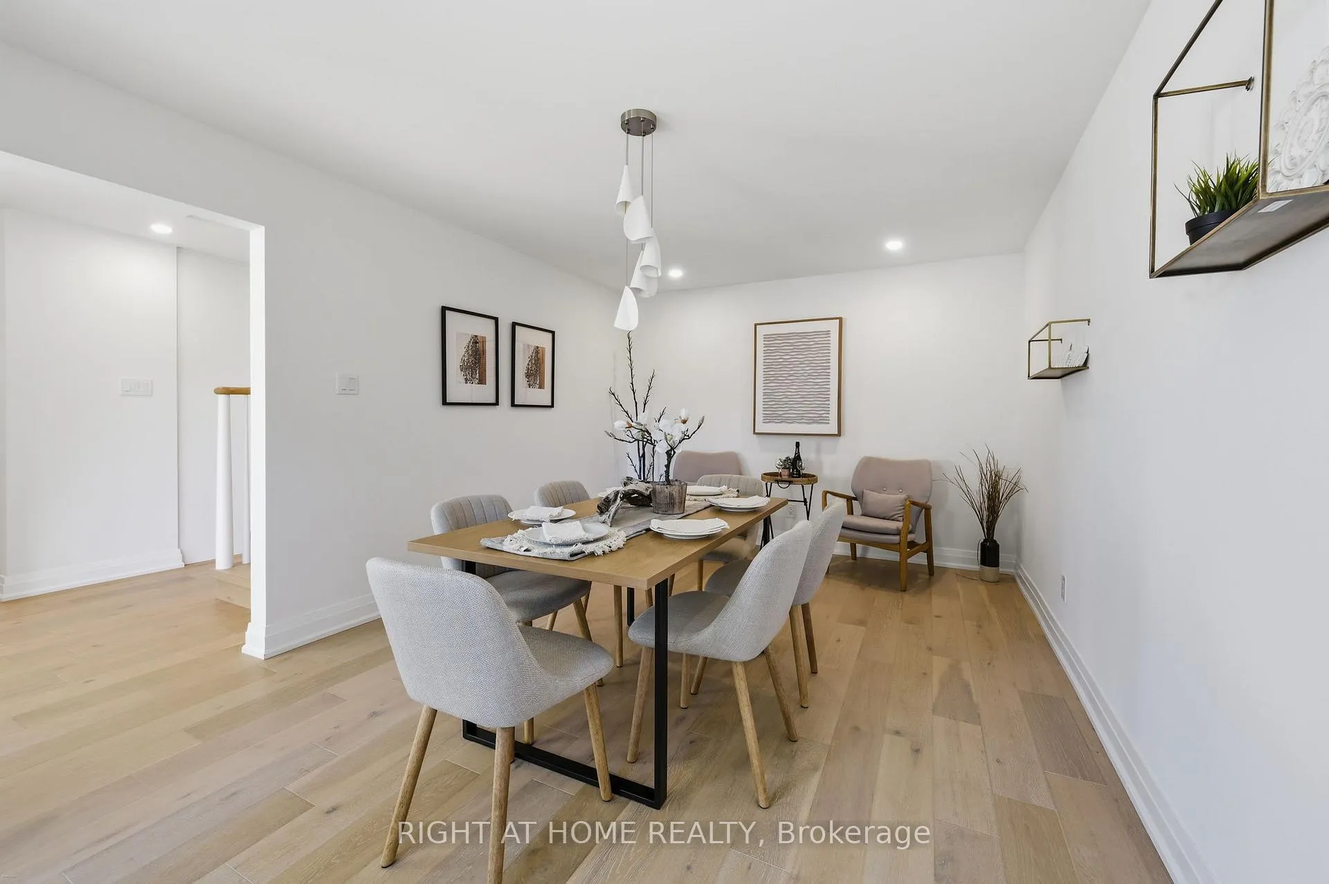 Photo 14 of 527 Beech Street E, Whitby, Pringle Creek — HOMEH