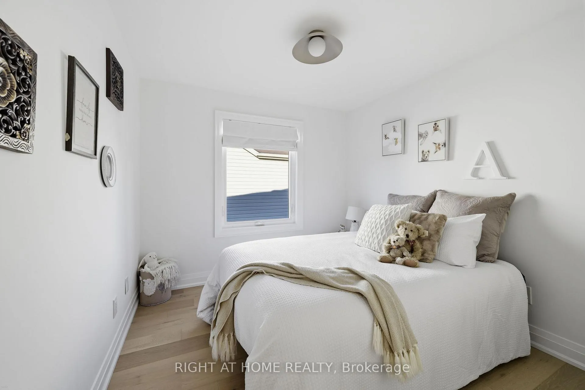Photo 16 of 527 Beech Street E, Whitby, Pringle Creek — HOMEH