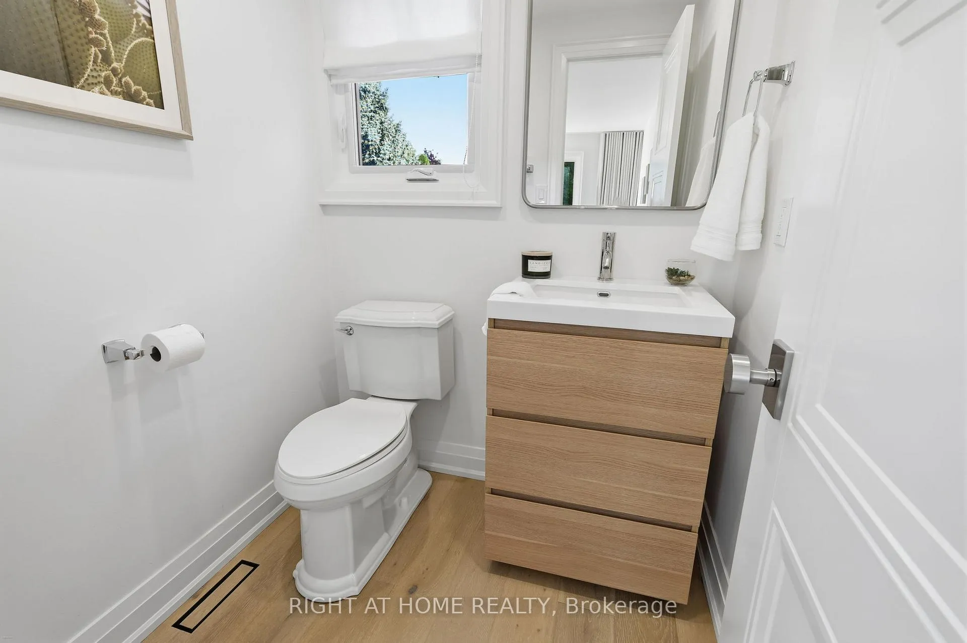 Photo 22 of 527 Beech Street E, Whitby, Pringle Creek — HOMEH