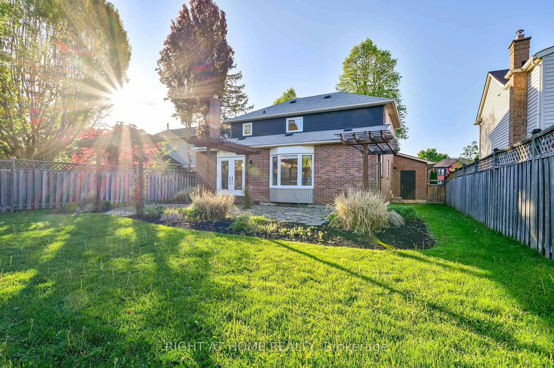 Photo 32 of 527 Beech Street E, Whitby, Pringle Creek — HOMEH