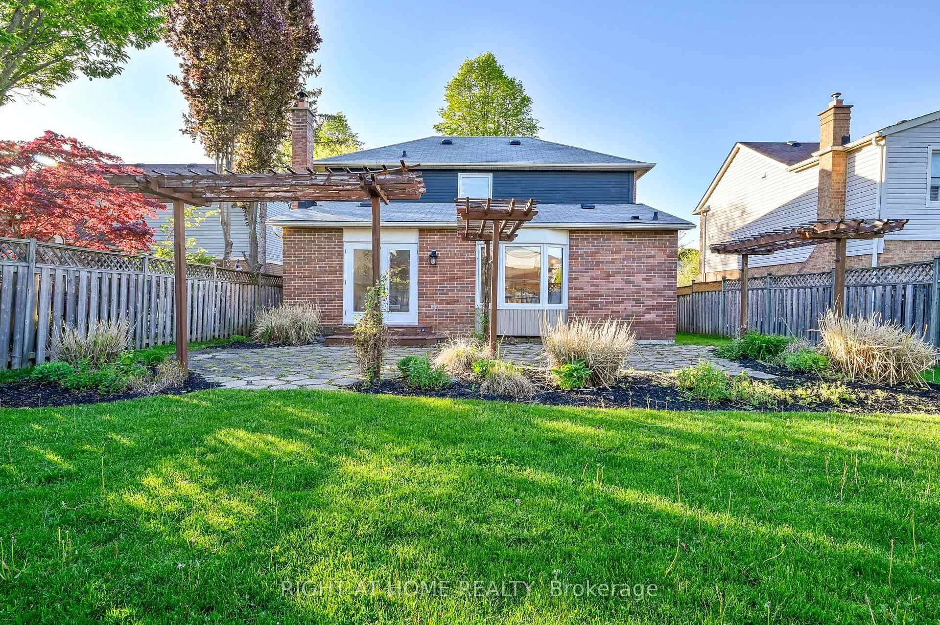 Photo 33 of 527 Beech Street E, Whitby, Pringle Creek — HOMEH