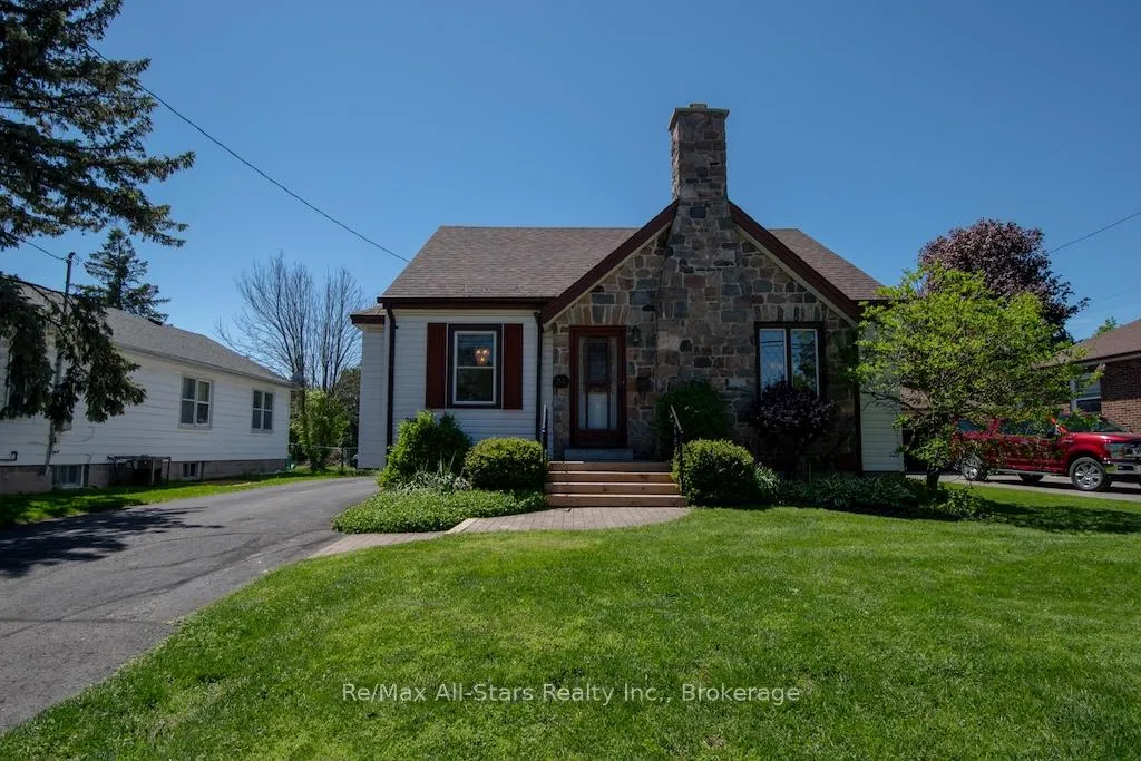 Photo 2 of 31 Adelaide Street S, Kawartha Lakes, Lindsay — HOMEH