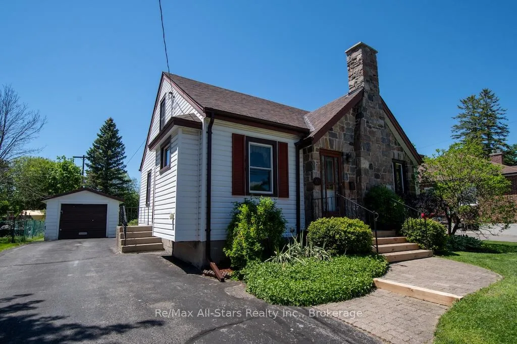 Photo 4 of 31 Adelaide Street S, Kawartha Lakes, Lindsay — HOMEH